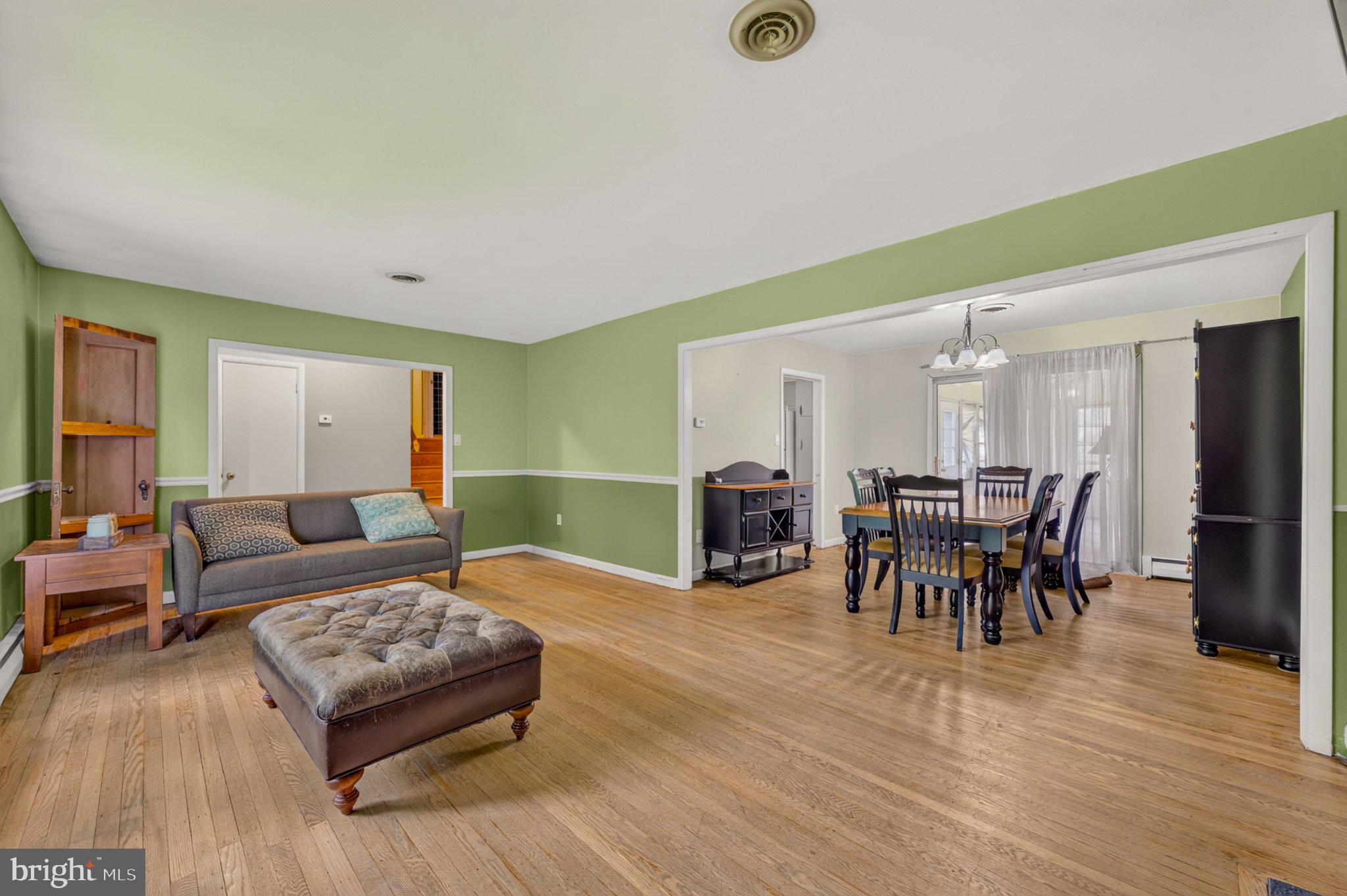 MAKEFIELD RD VILLA - Residential