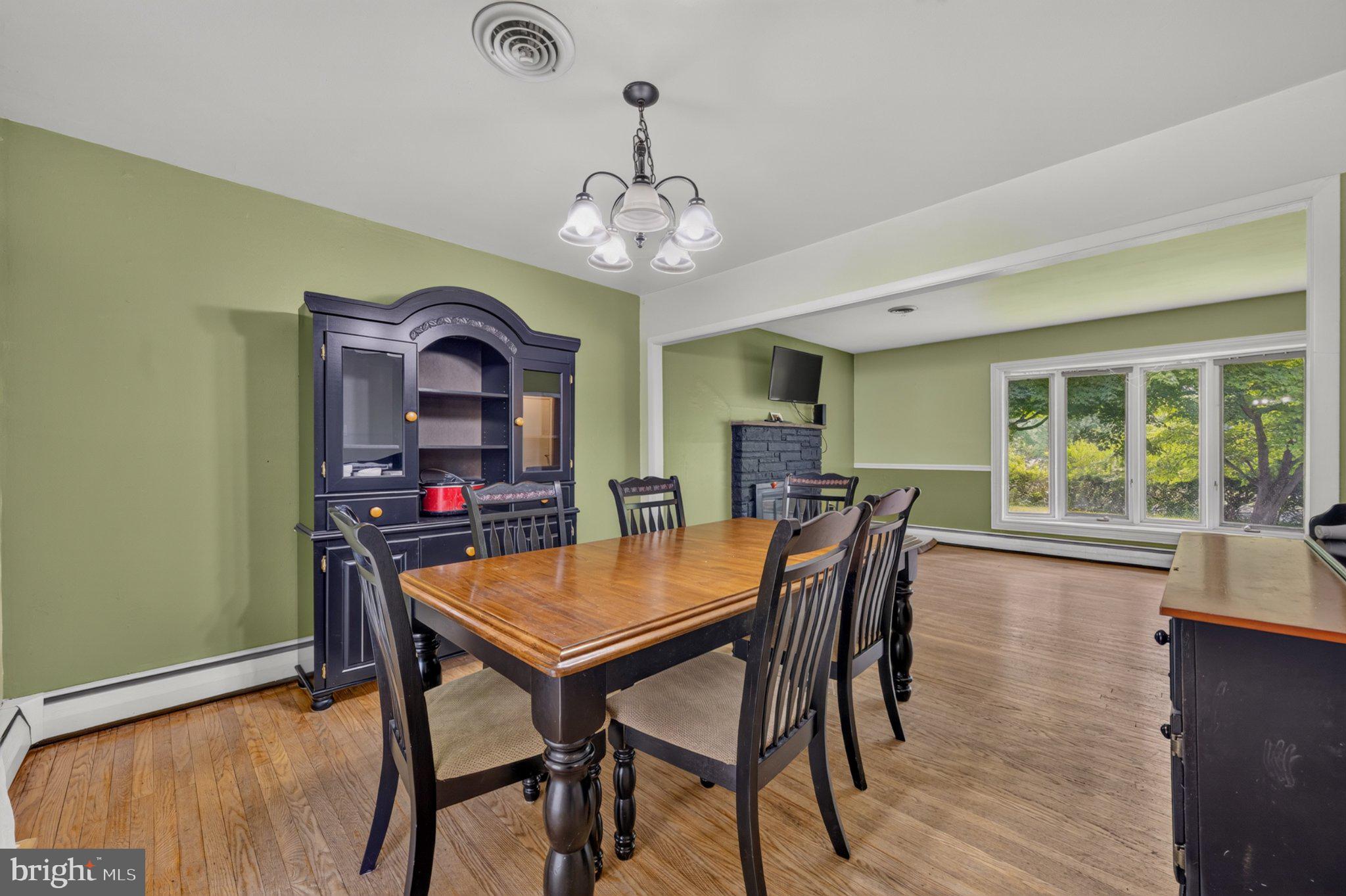 MAKEFIELD RD VILLA - Residential