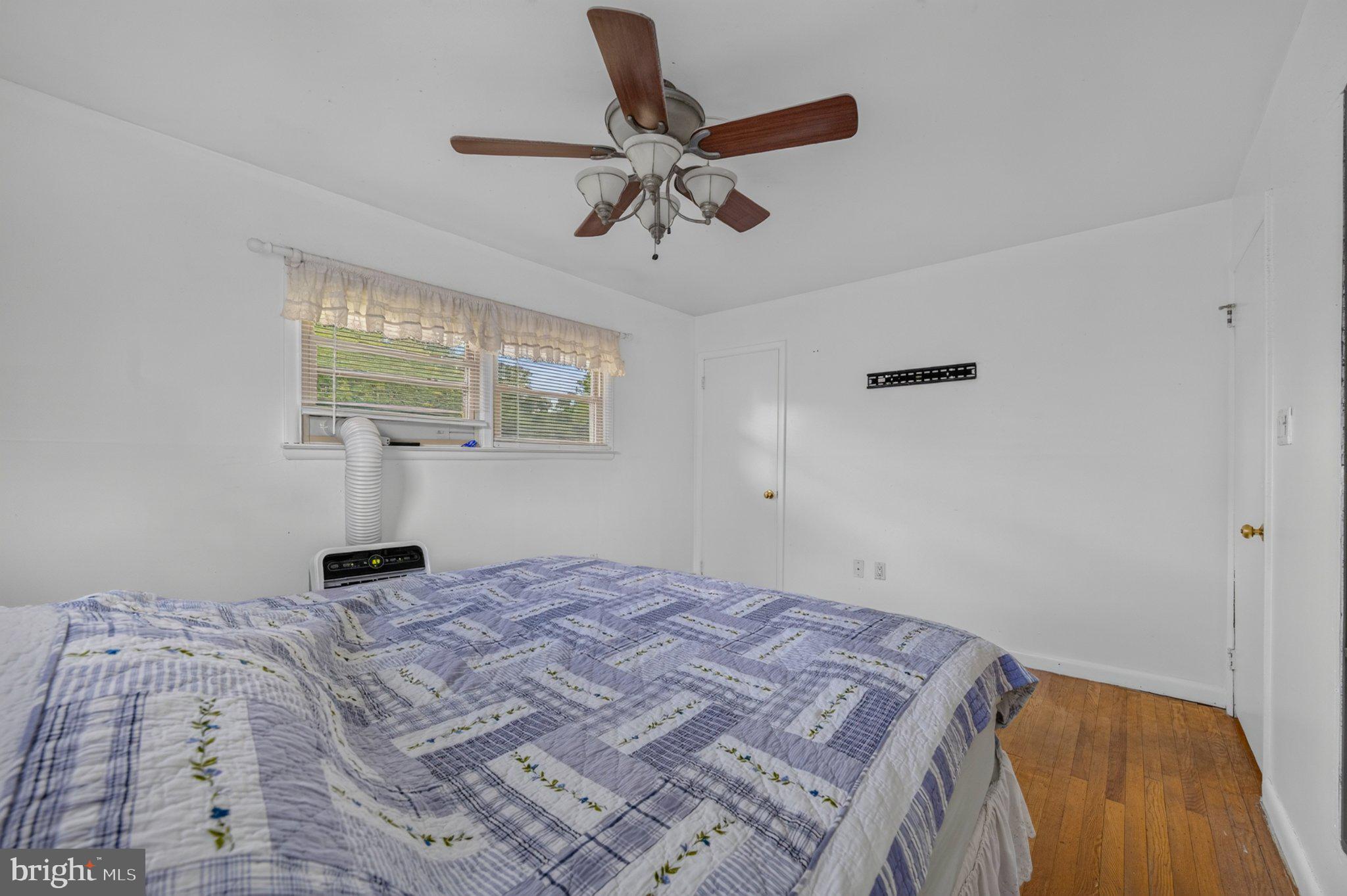 MAKEFIELD RD VILLA - Residential
