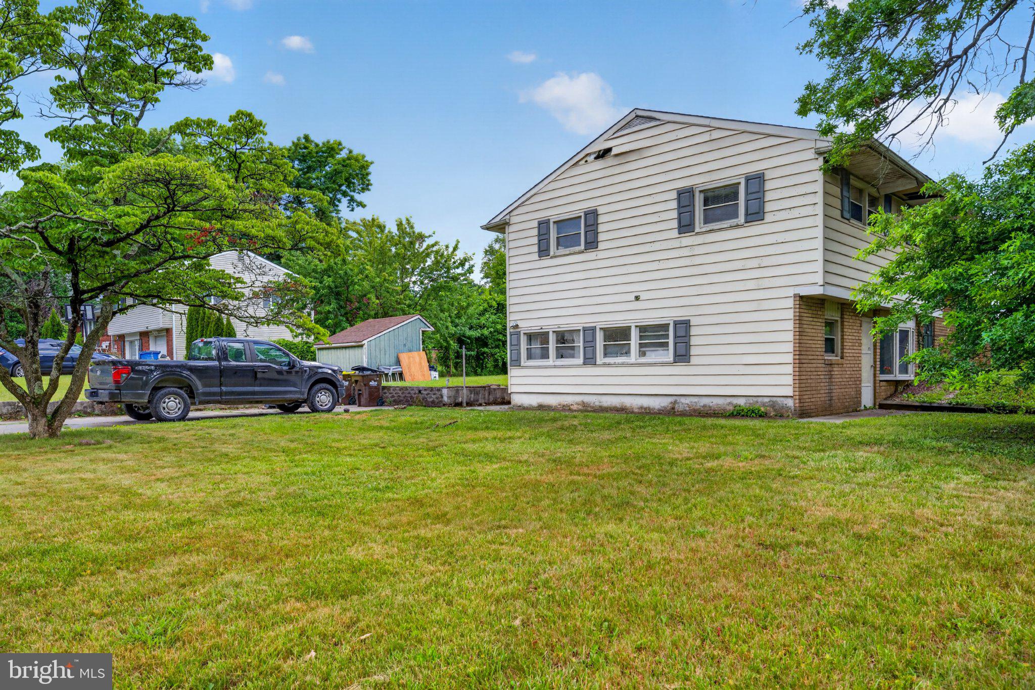 MAKEFIELD RD VILLA - Residential