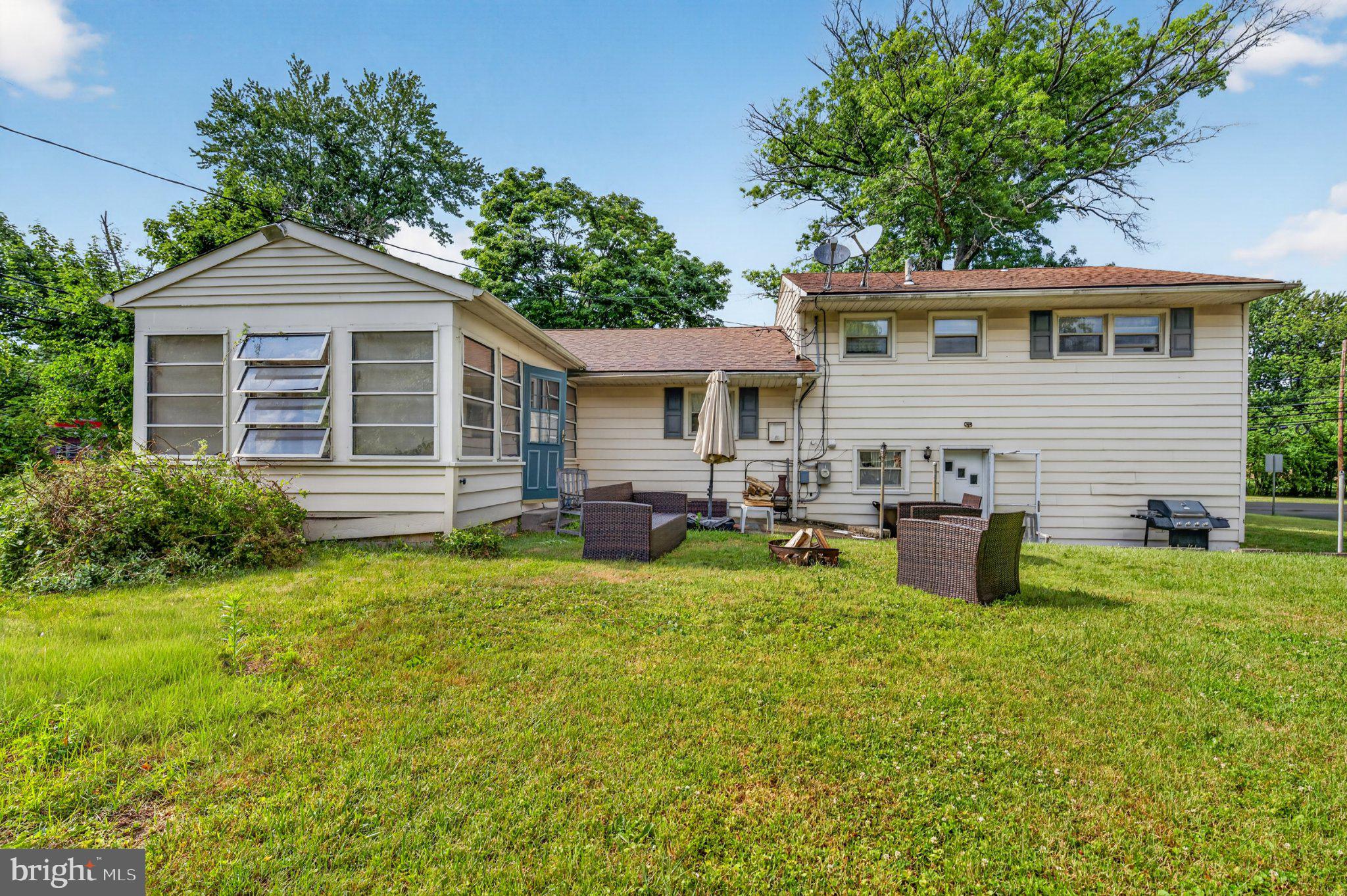 MAKEFIELD RD VILLA - Residential