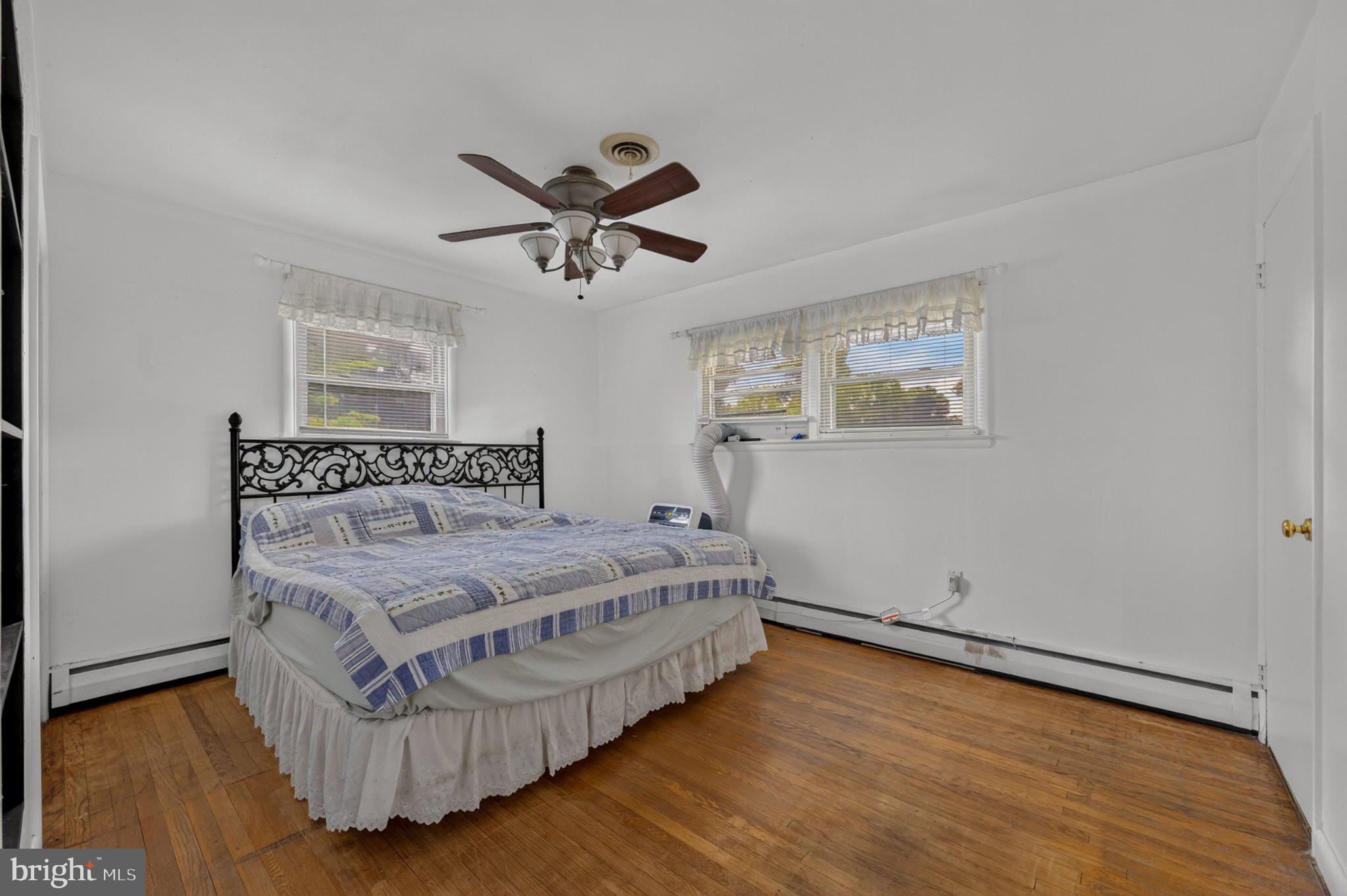 MAKEFIELD RD VILLA - Residential