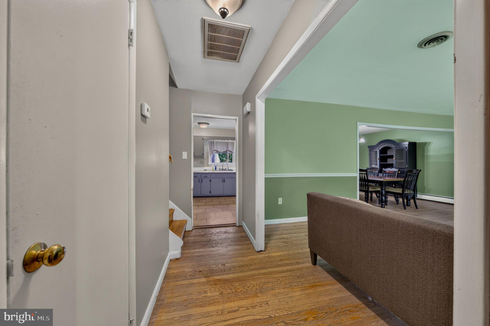 MAKEFIELD RD VILLA - Residential