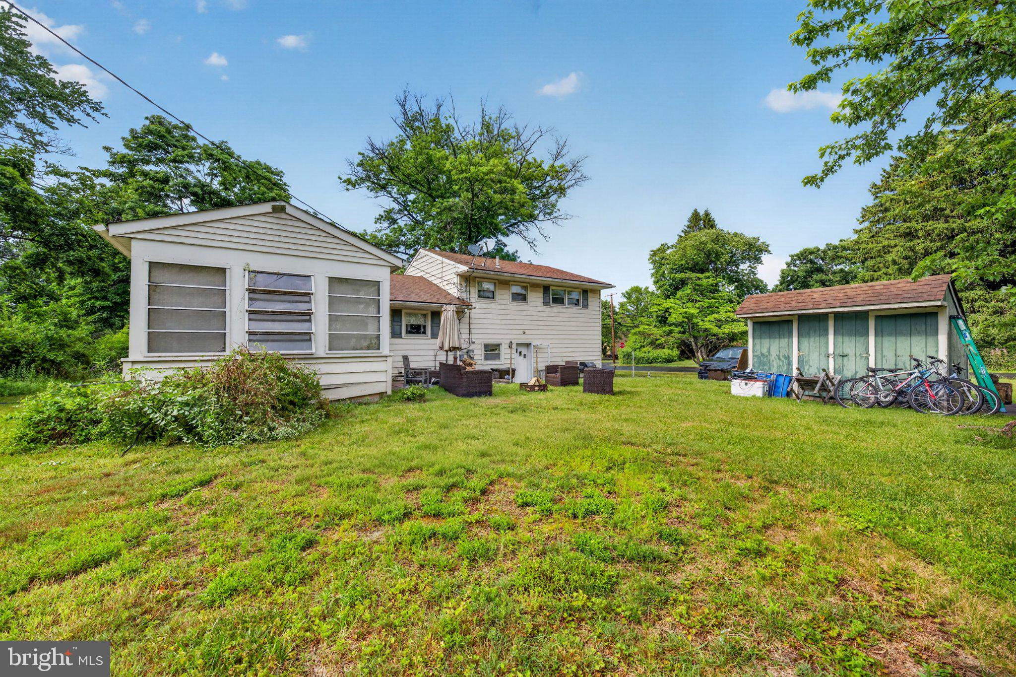MAKEFIELD RD VILLA - Residential