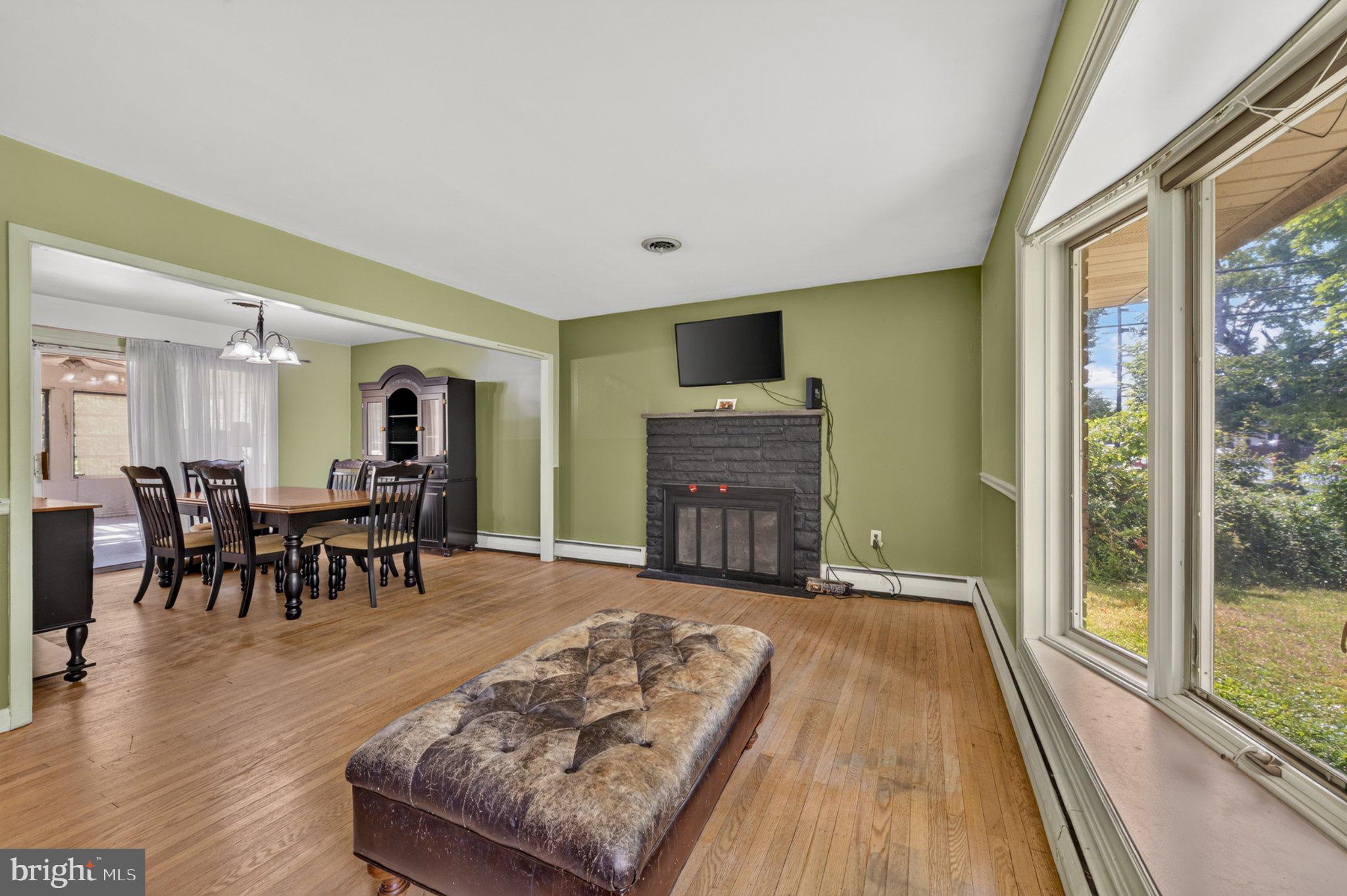 MAKEFIELD RD VILLA - Residential