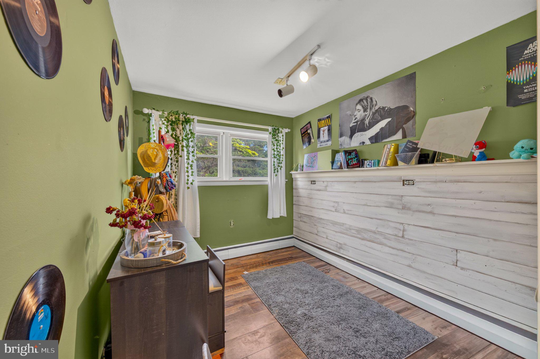 MAKEFIELD RD VILLA - Residential