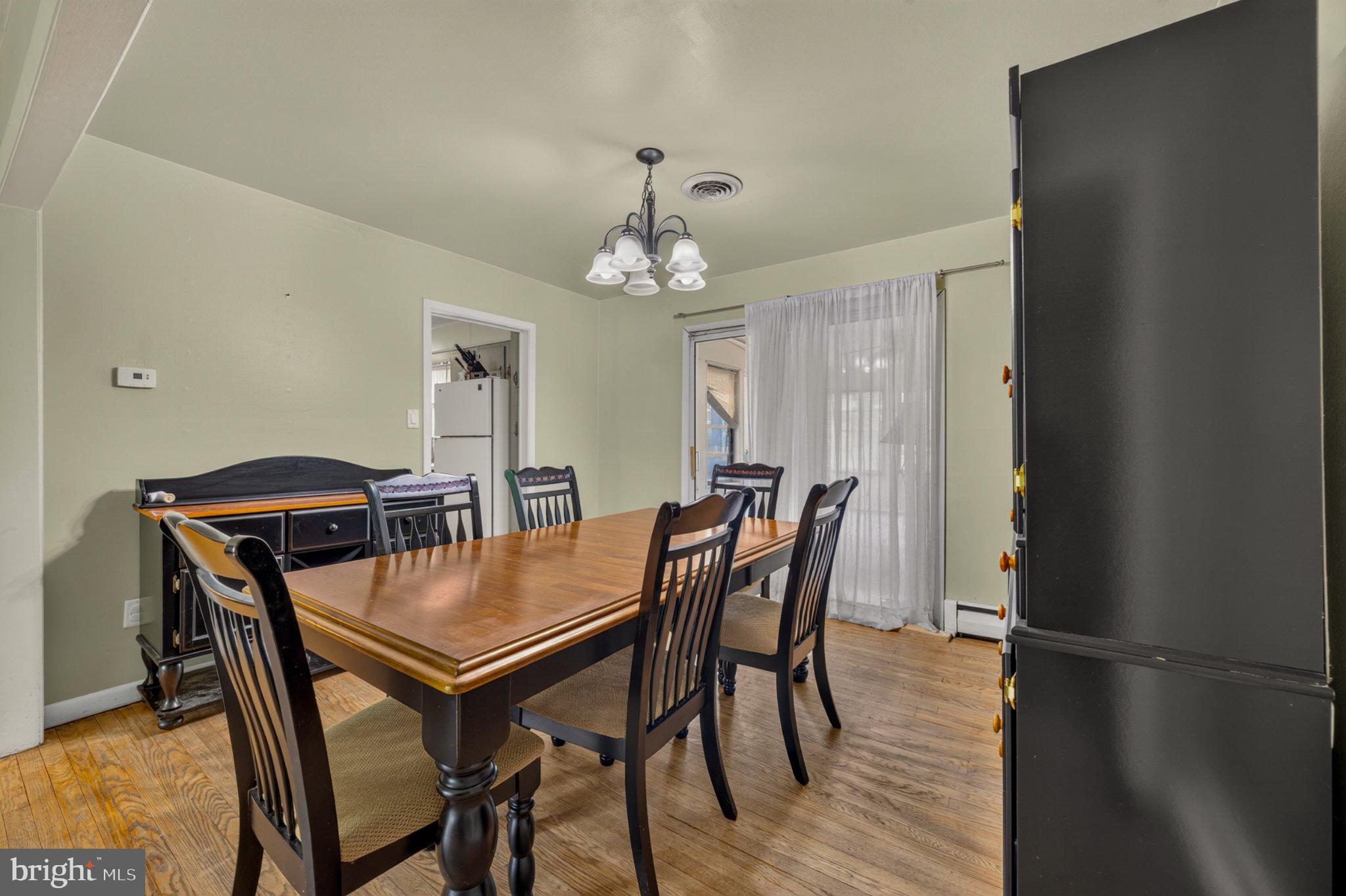 MAKEFIELD RD VILLA - Residential