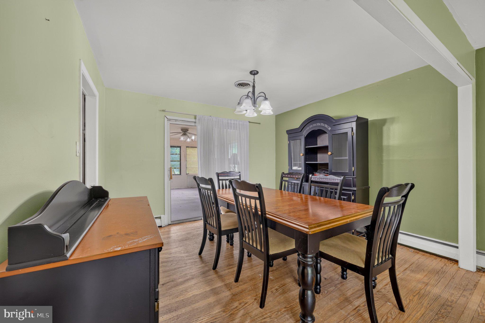 MAKEFIELD RD VILLA - Residential