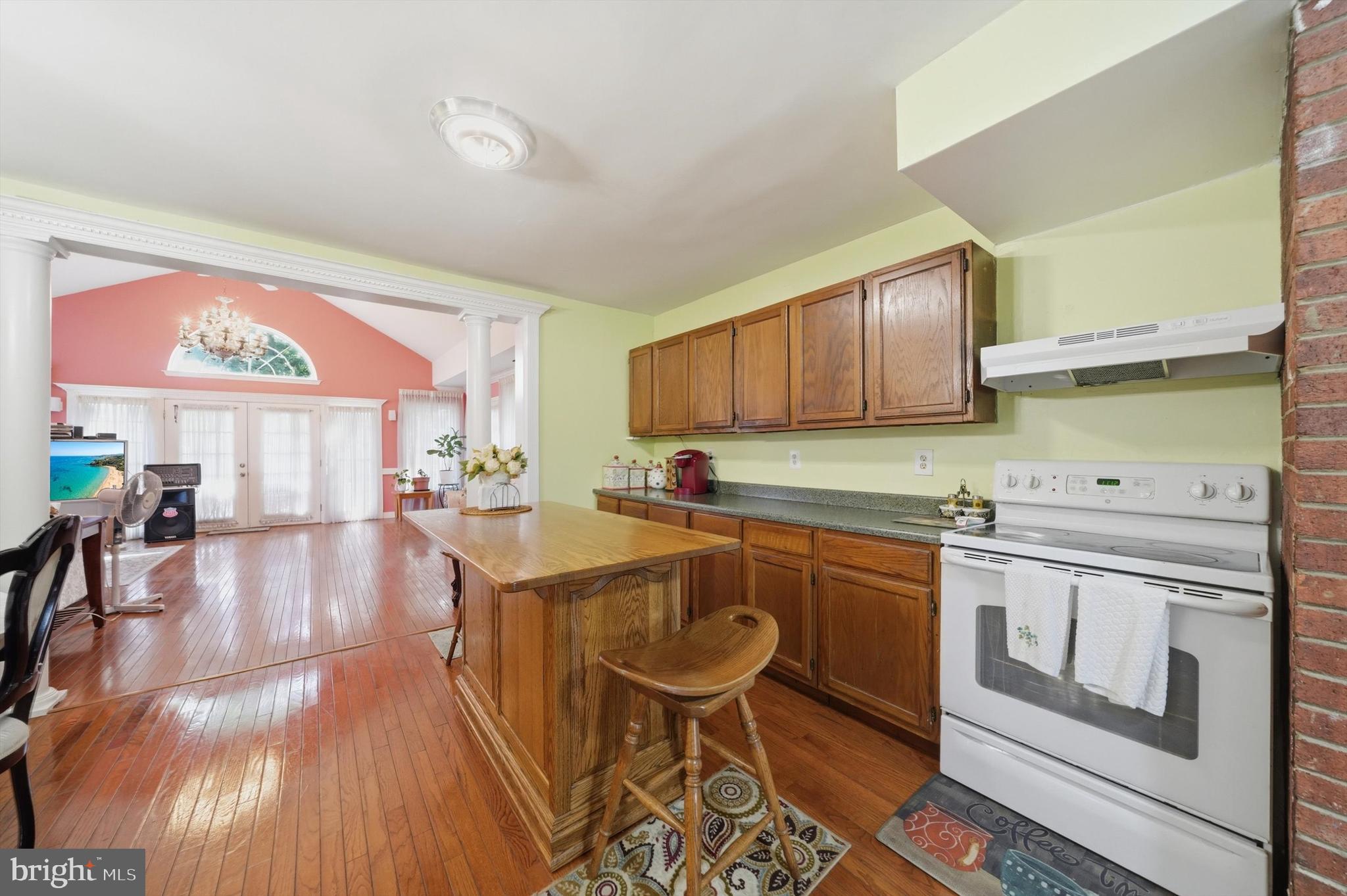 LIVINGSTON OAKS - Residential