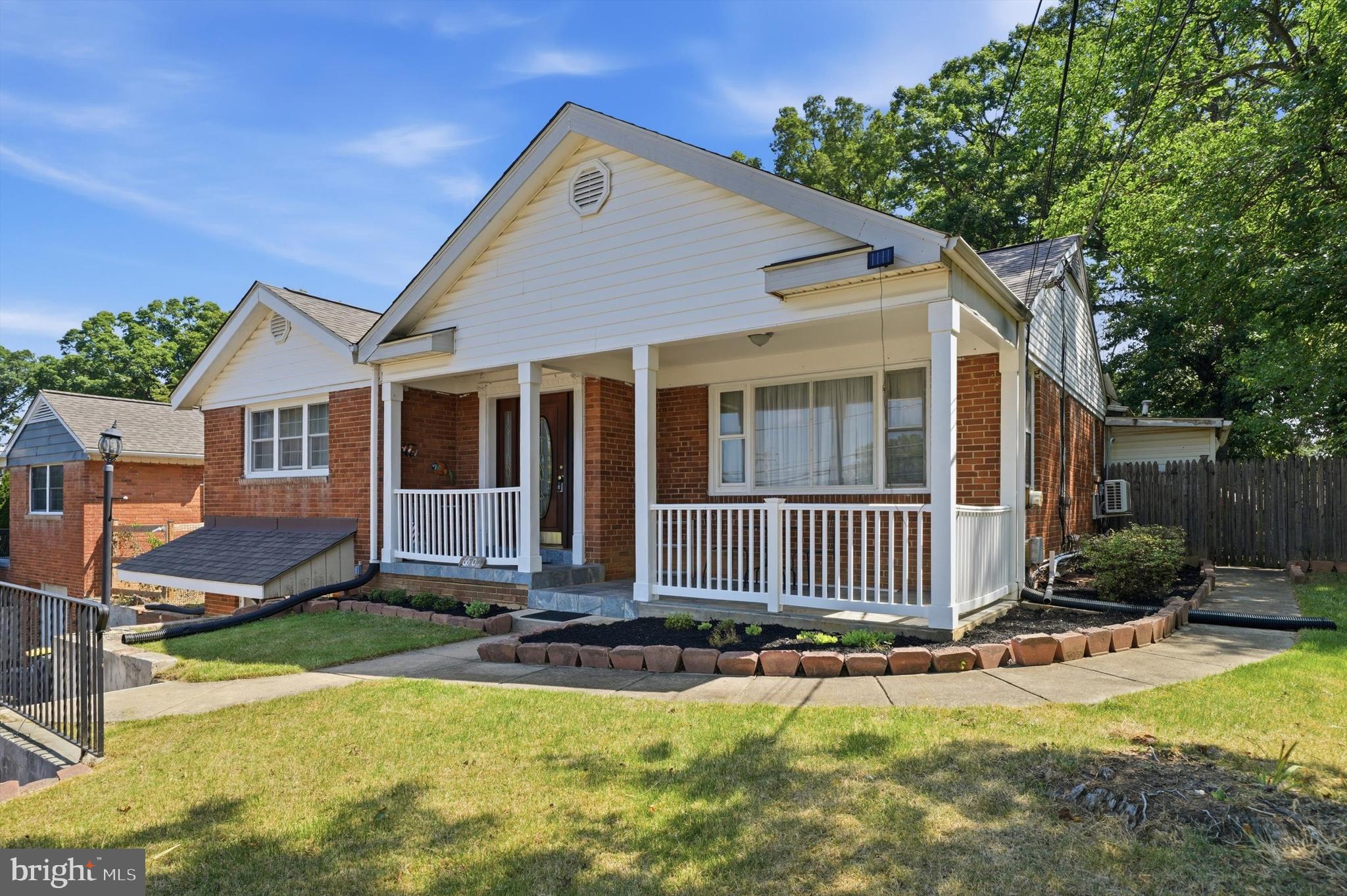 LIVINGSTON OAKS - Residential