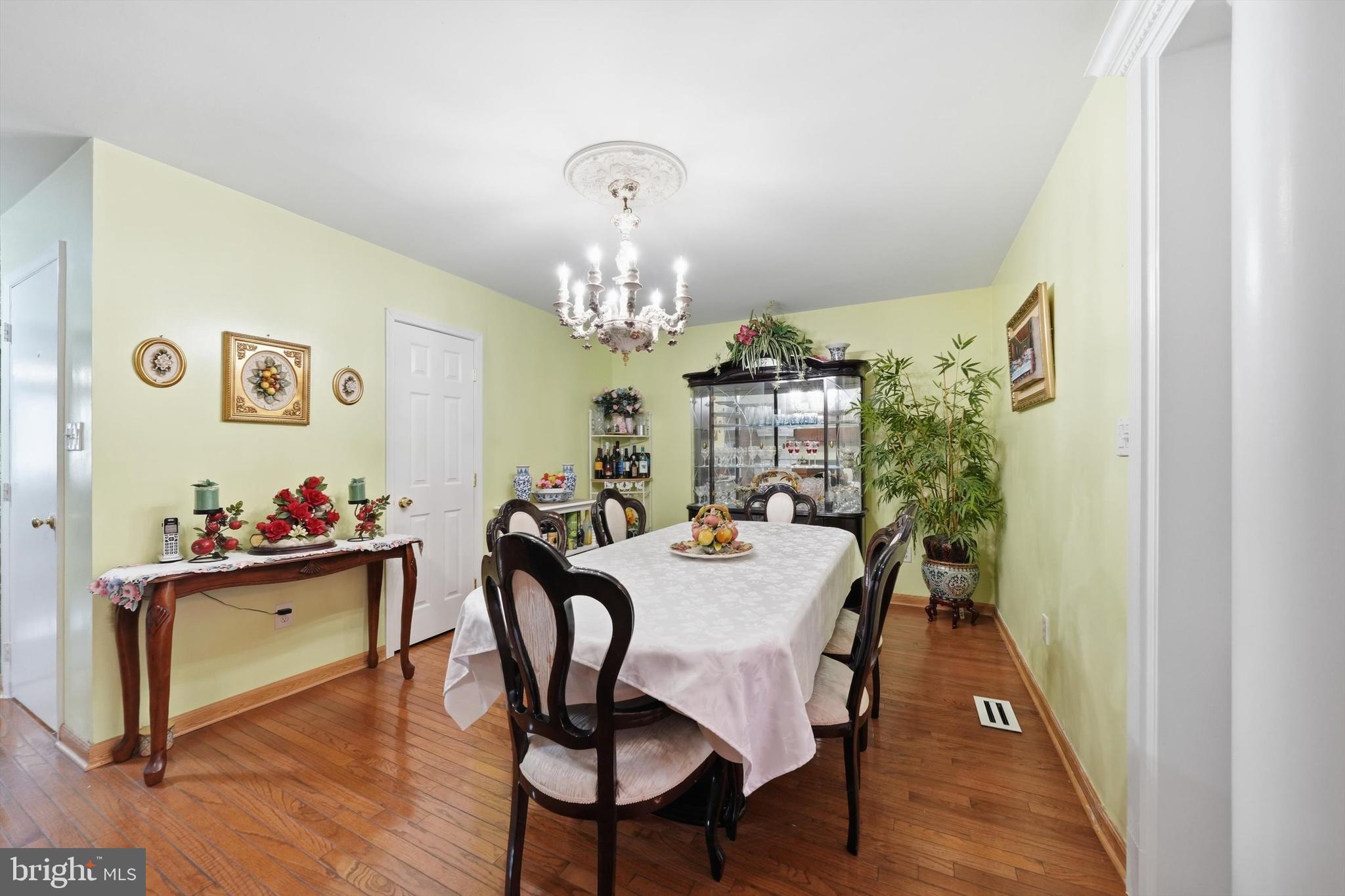 LIVINGSTON OAKS - Residential