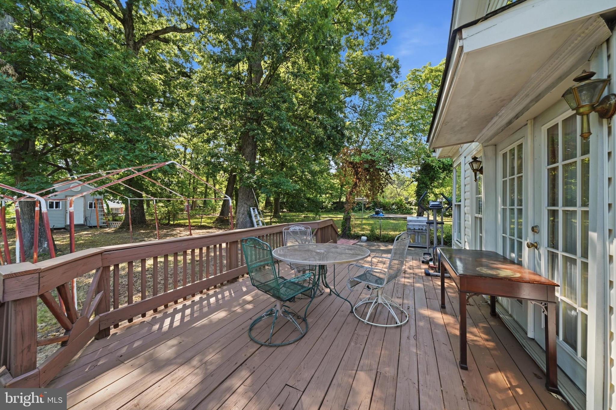 LIVINGSTON OAKS - Residential