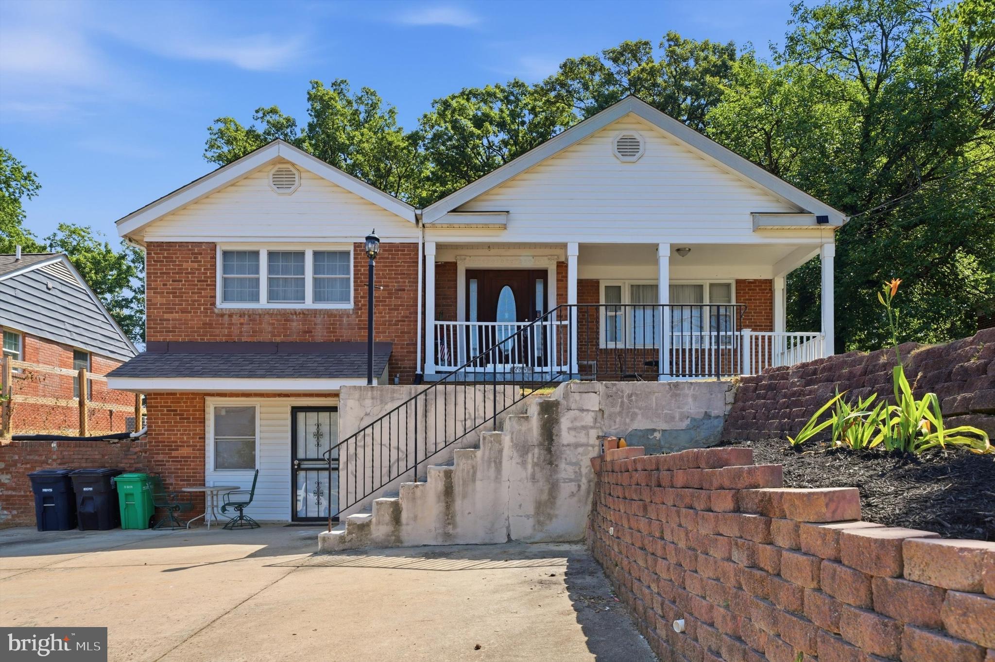 LIVINGSTON OAKS - Residential