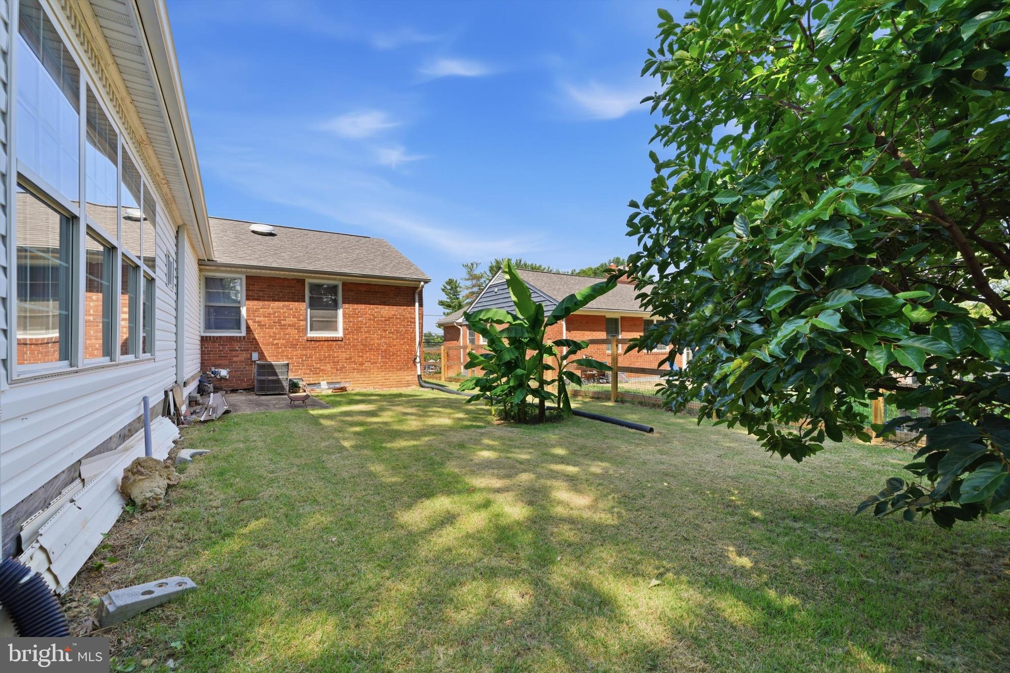 LIVINGSTON OAKS - Residential