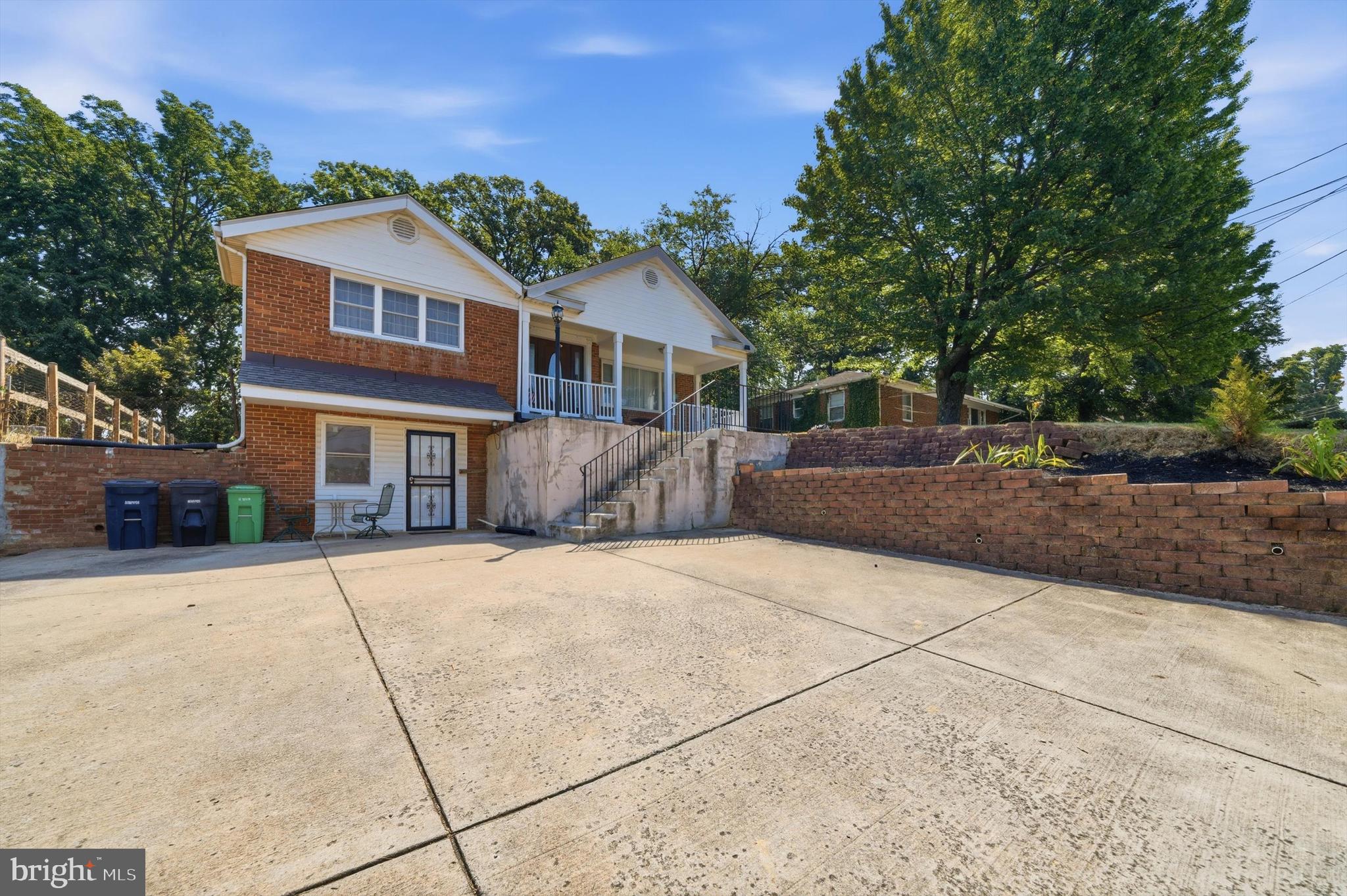 LIVINGSTON OAKS - Residential