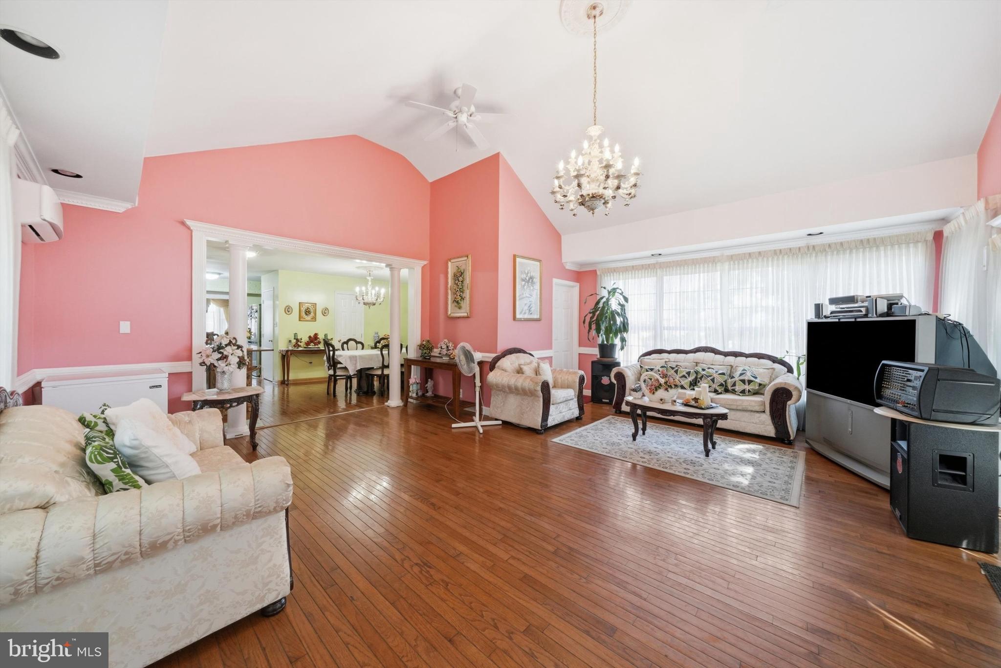 LIVINGSTON OAKS - Residential