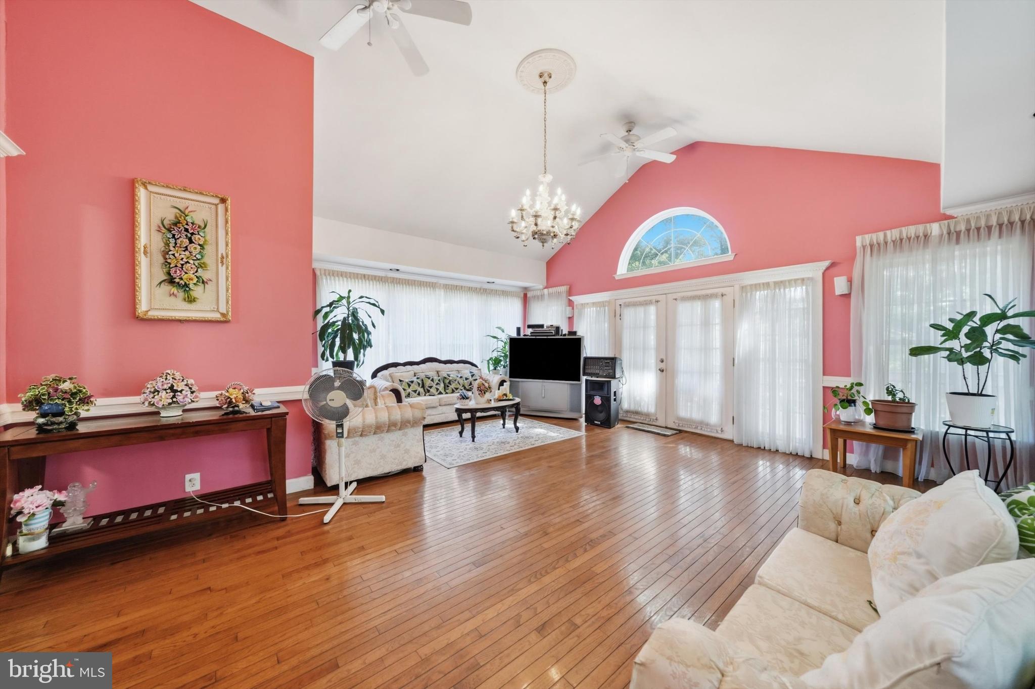LIVINGSTON OAKS - Residential