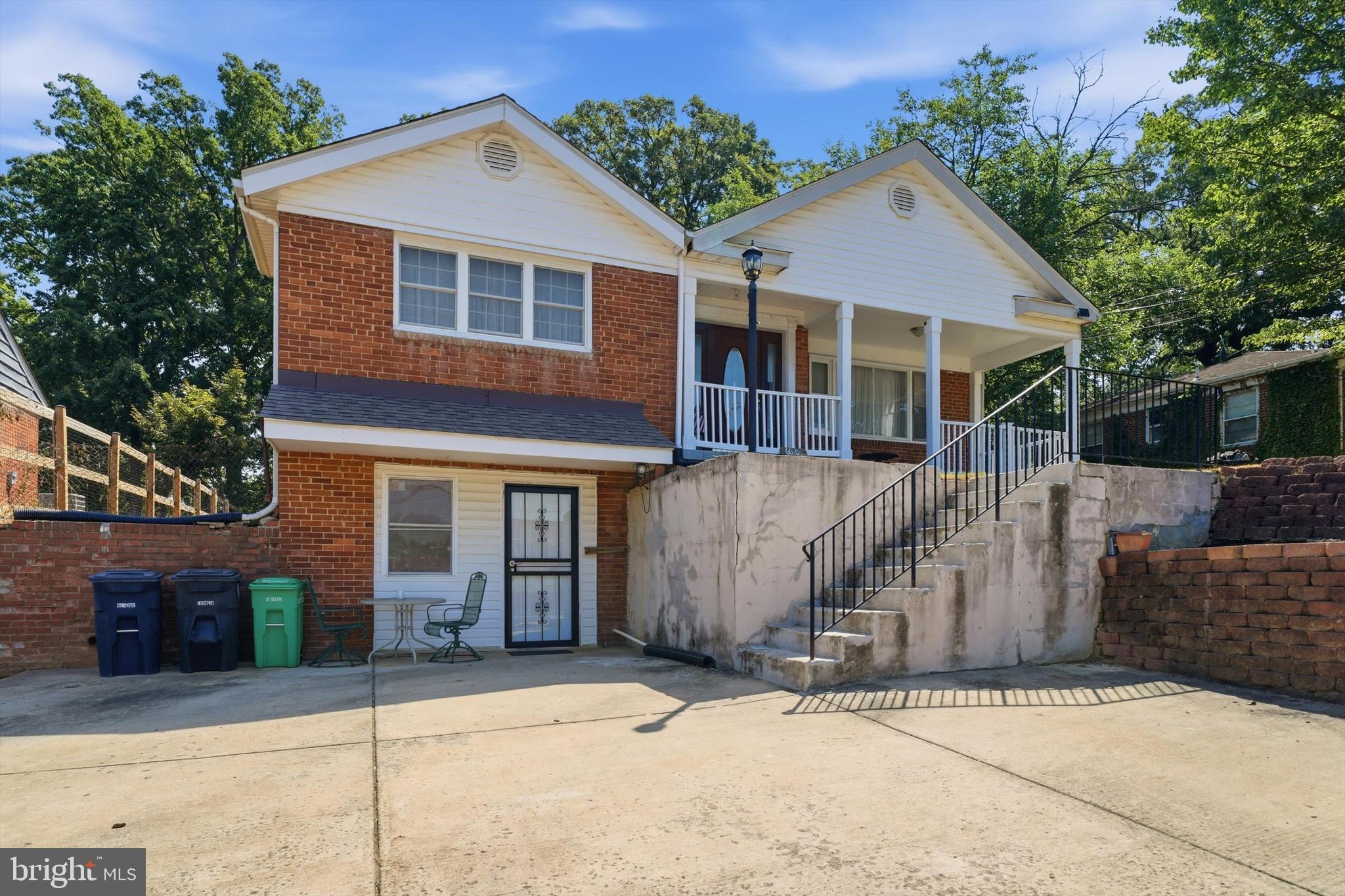 LIVINGSTON OAKS - Residential