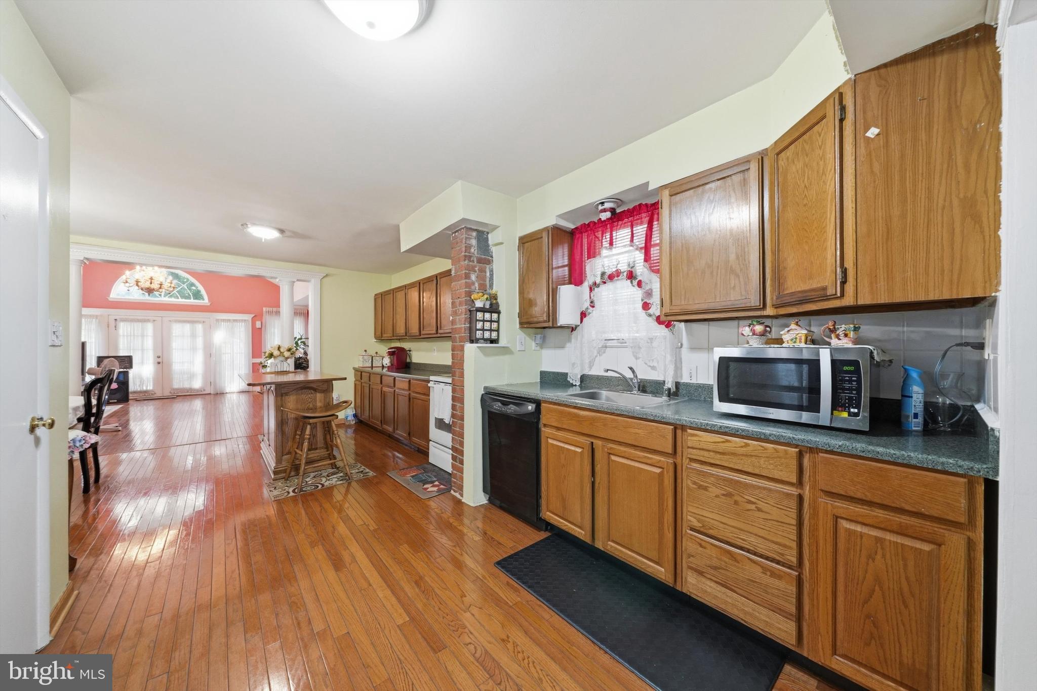 LIVINGSTON OAKS - Residential