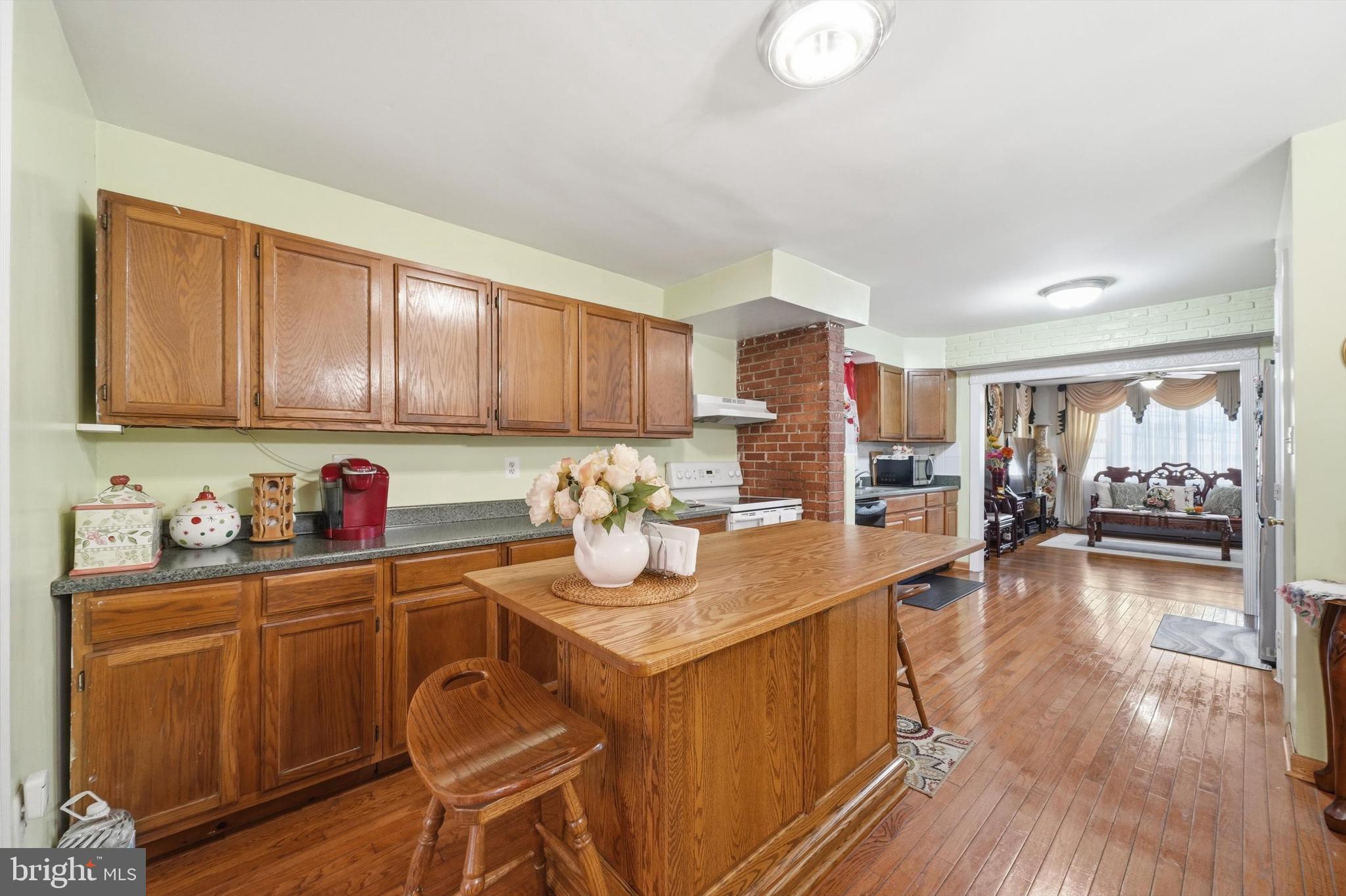 LIVINGSTON OAKS - Residential