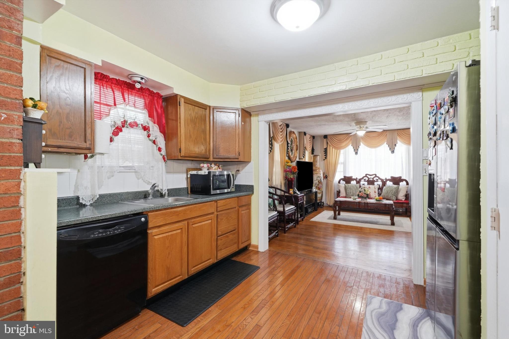 LIVINGSTON OAKS - Residential