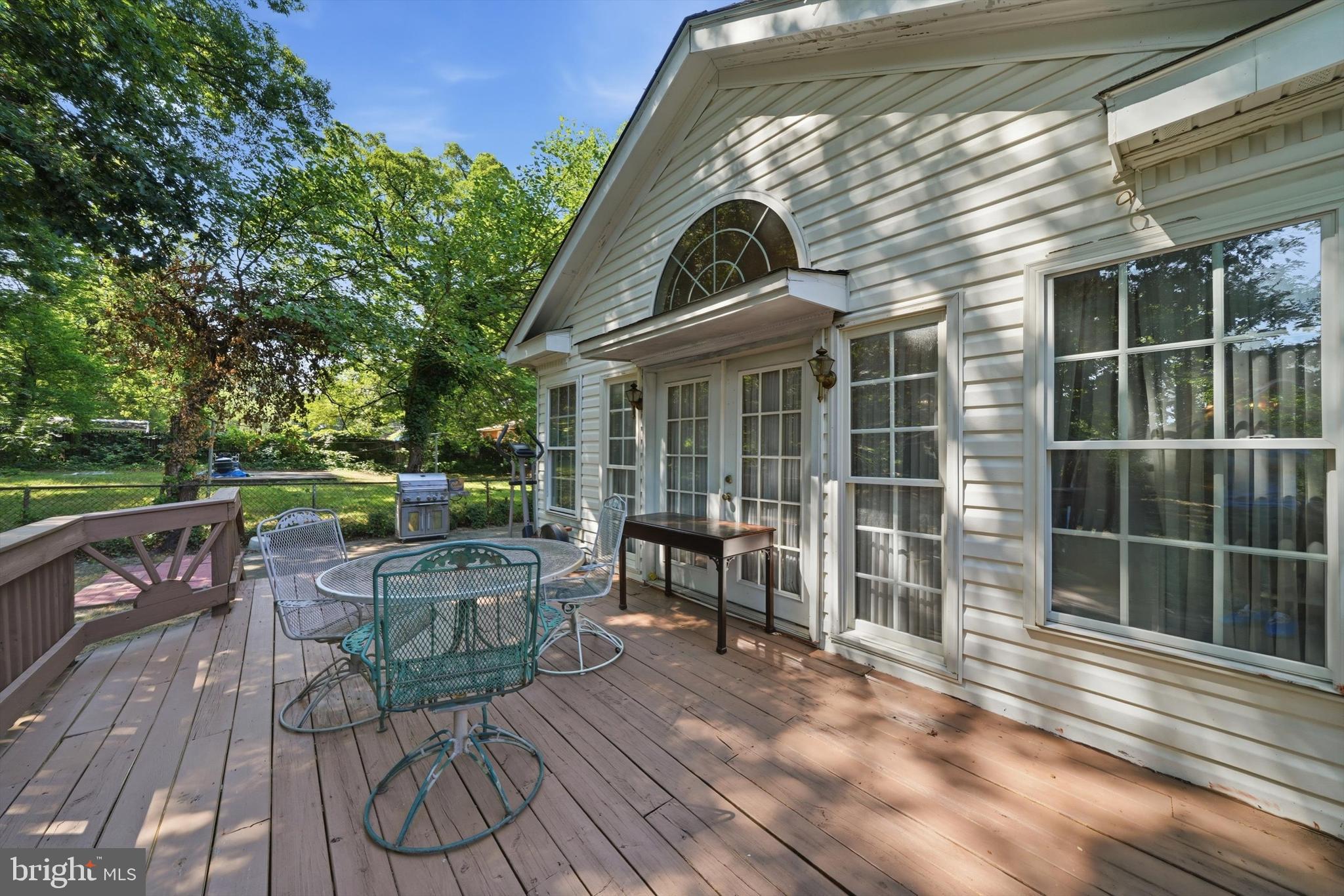 LIVINGSTON OAKS - Residential