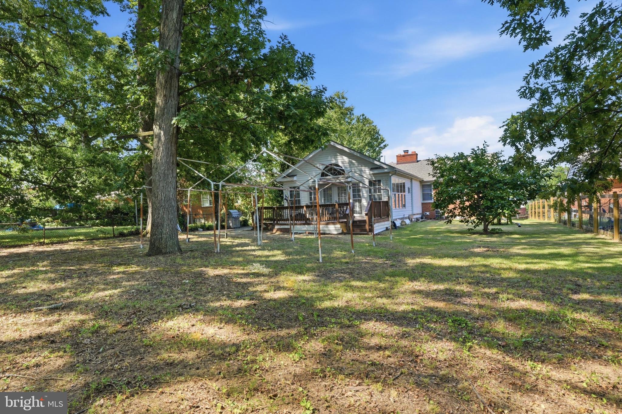 LIVINGSTON OAKS - Residential