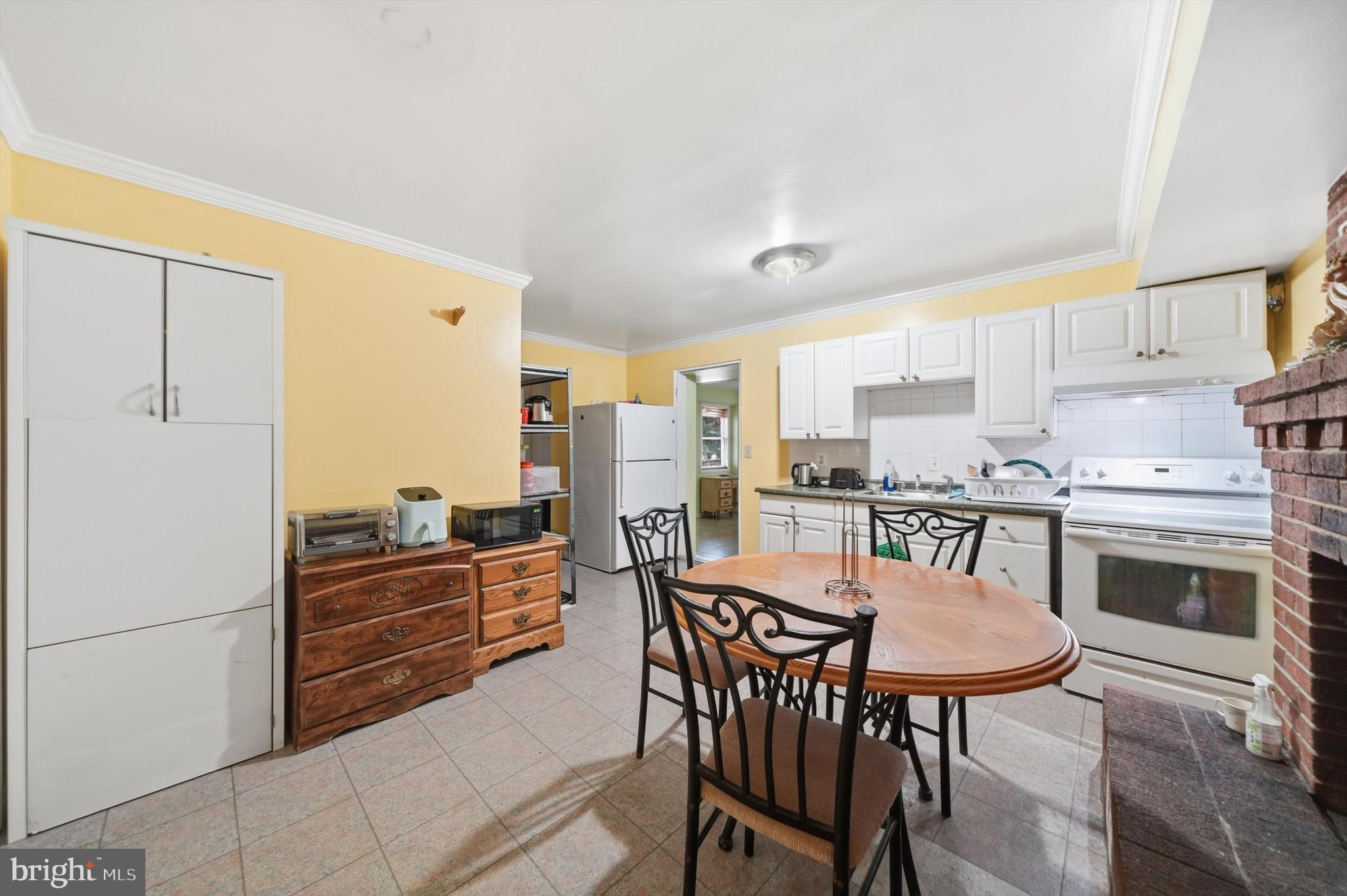 LIVINGSTON OAKS - Residential