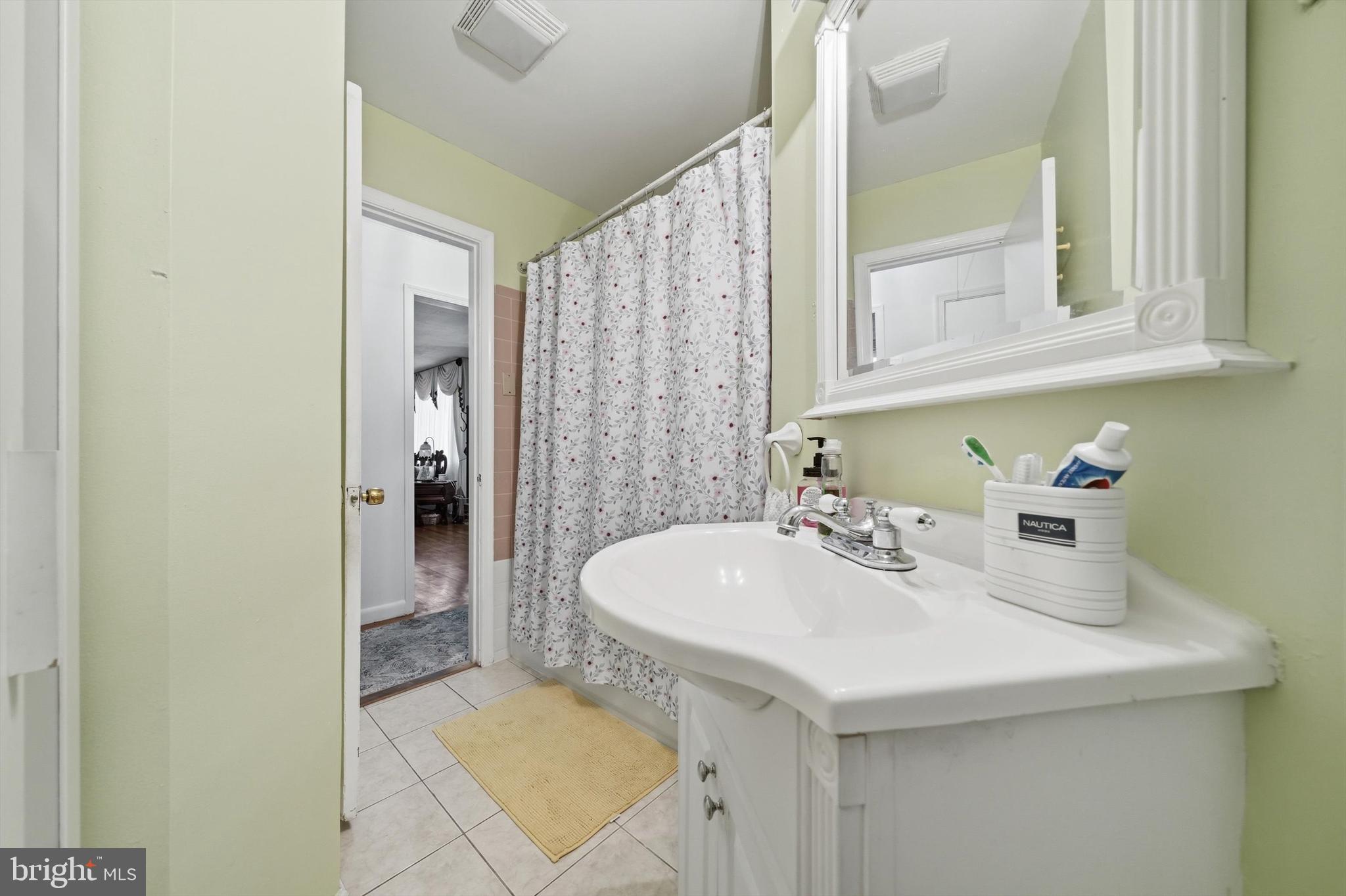 LIVINGSTON OAKS - Residential