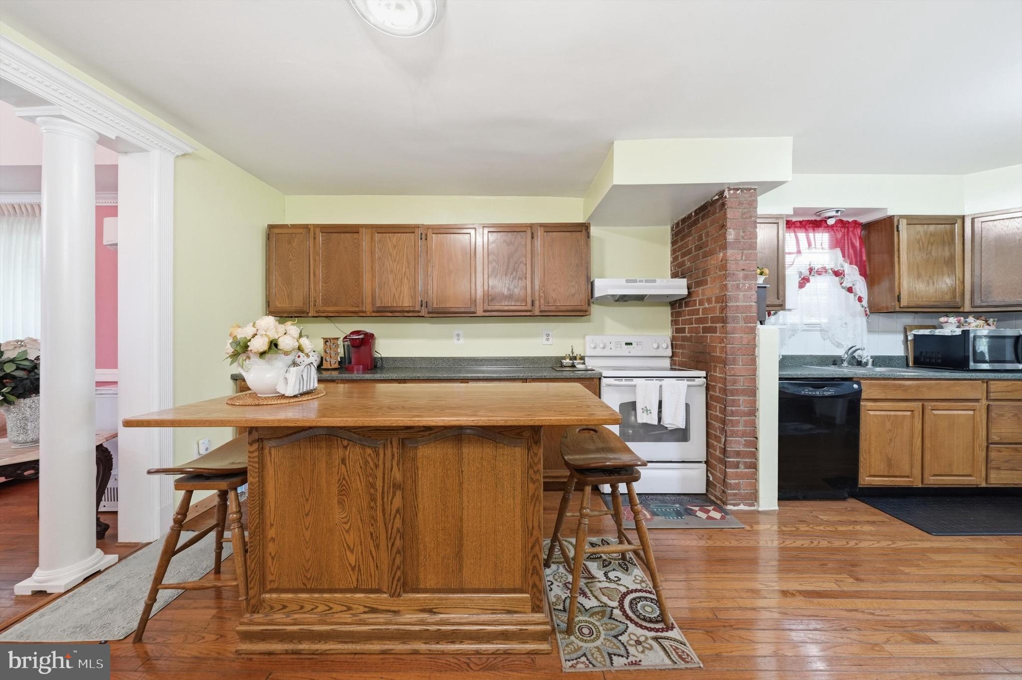 LIVINGSTON OAKS - Residential