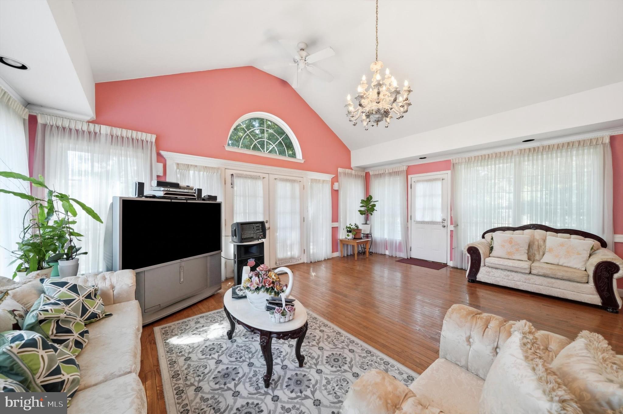 LIVINGSTON OAKS - Residential