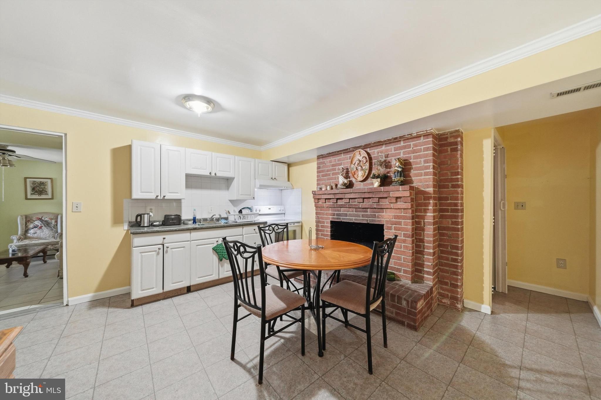 LIVINGSTON OAKS - Residential