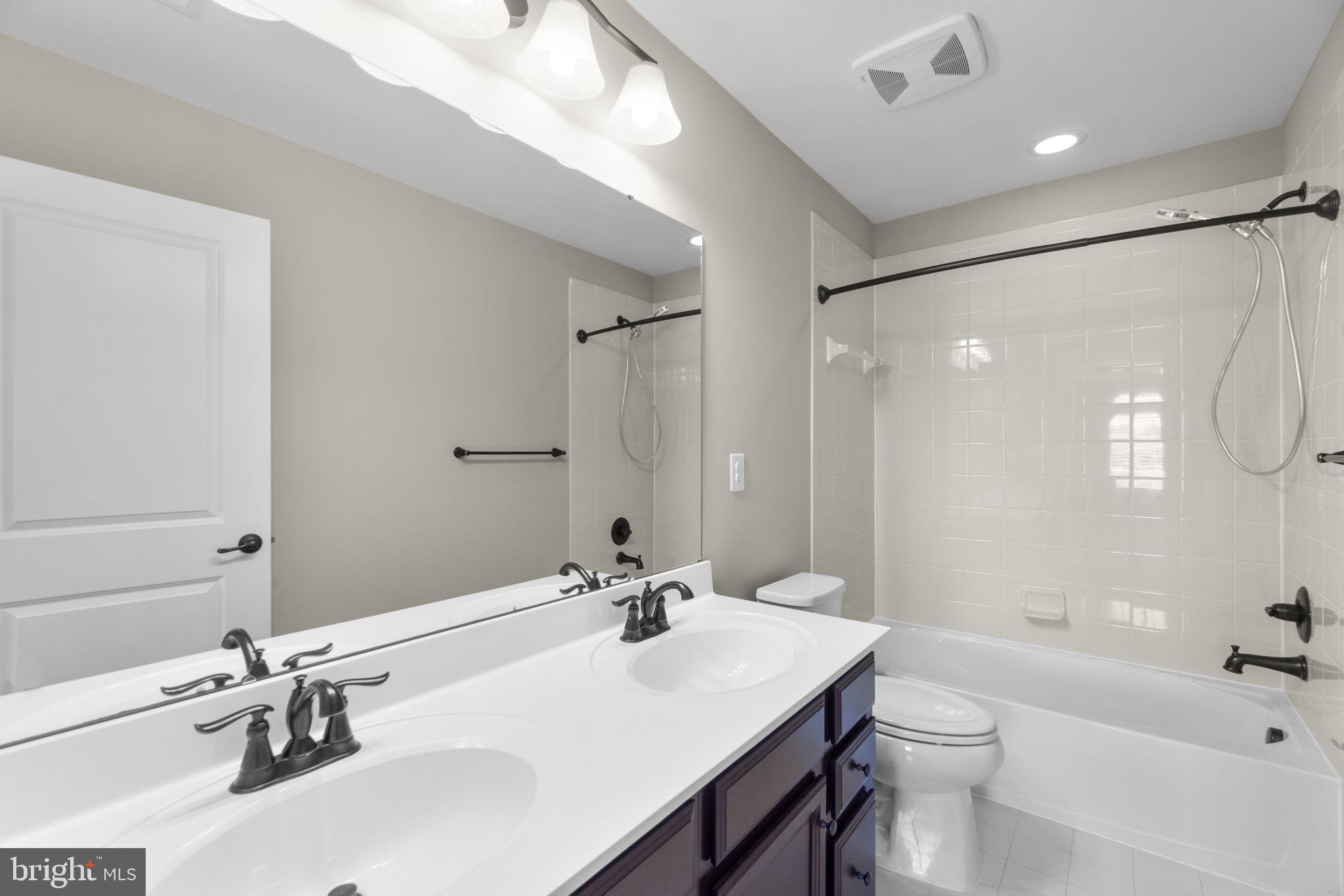 CHELSEA KNOLLS - Residential