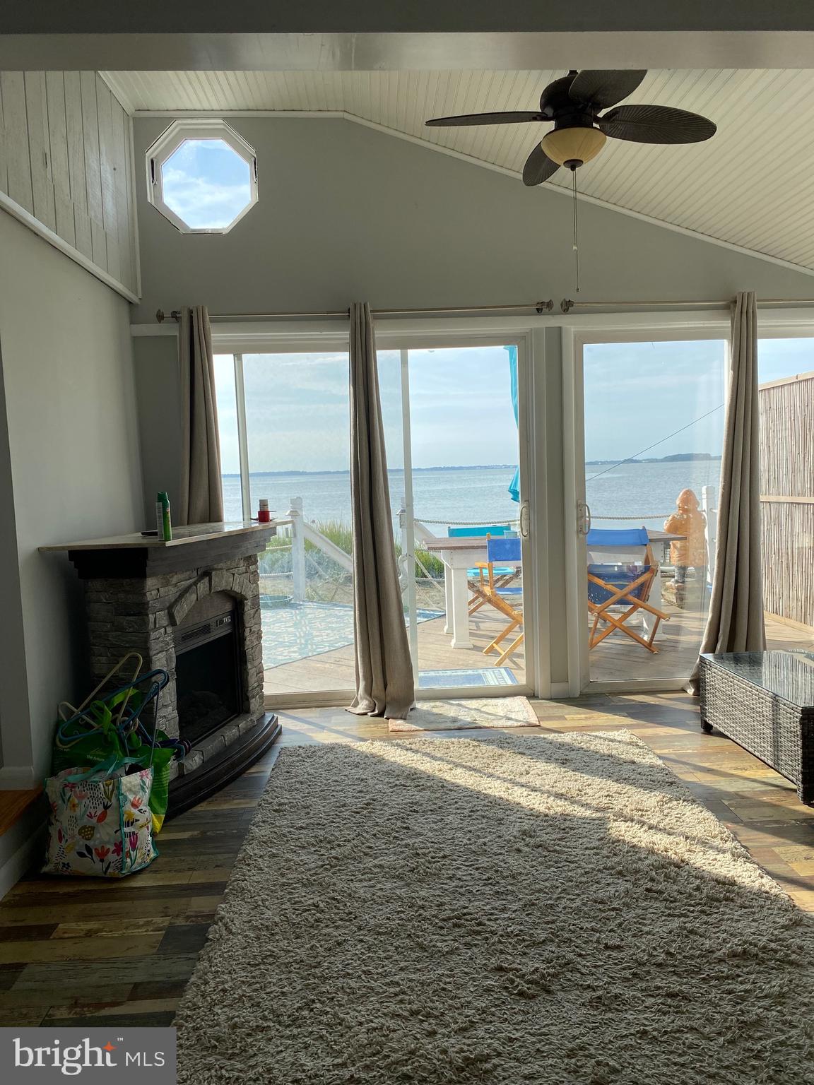 WHITE HOUSE BEACH - Residential