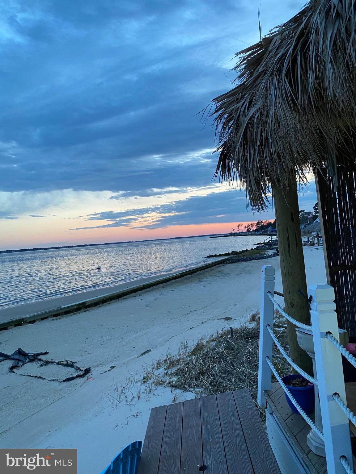 WHITE HOUSE BEACH - Residential