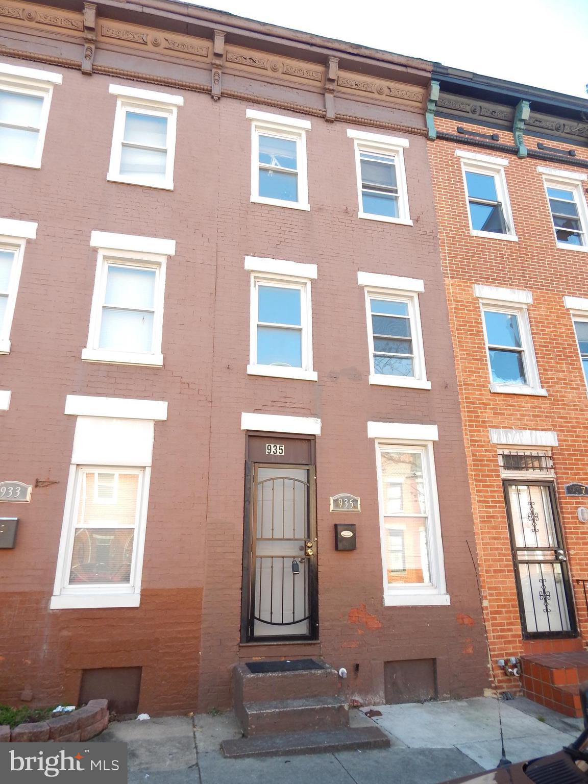 Big 3 story 3BR 2 full bath home on a great block.  Small 2nd. fl. Den/Sitting area could be  4th. bedroom.    Laundry first floor. Freshly painted.  Just a few blocks from the Univ. of Maryland Medical Center, Hollins Market, football and baseball stadiums and downtown Inner Harbor.