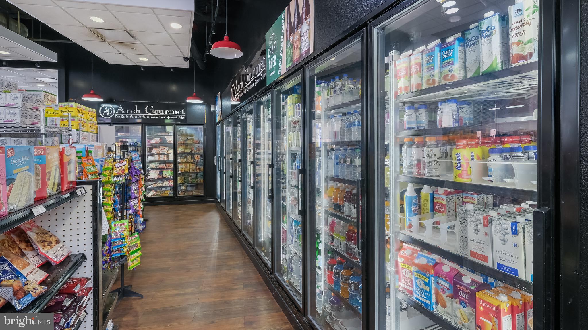 LOGAN SQUARE - Commercial Sale