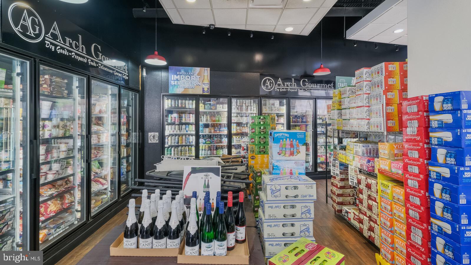 LOGAN SQUARE - Commercial Sale