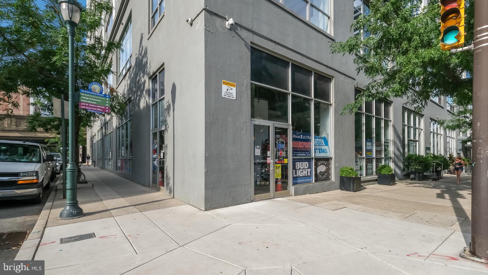LOGAN SQUARE - Commercial Sale