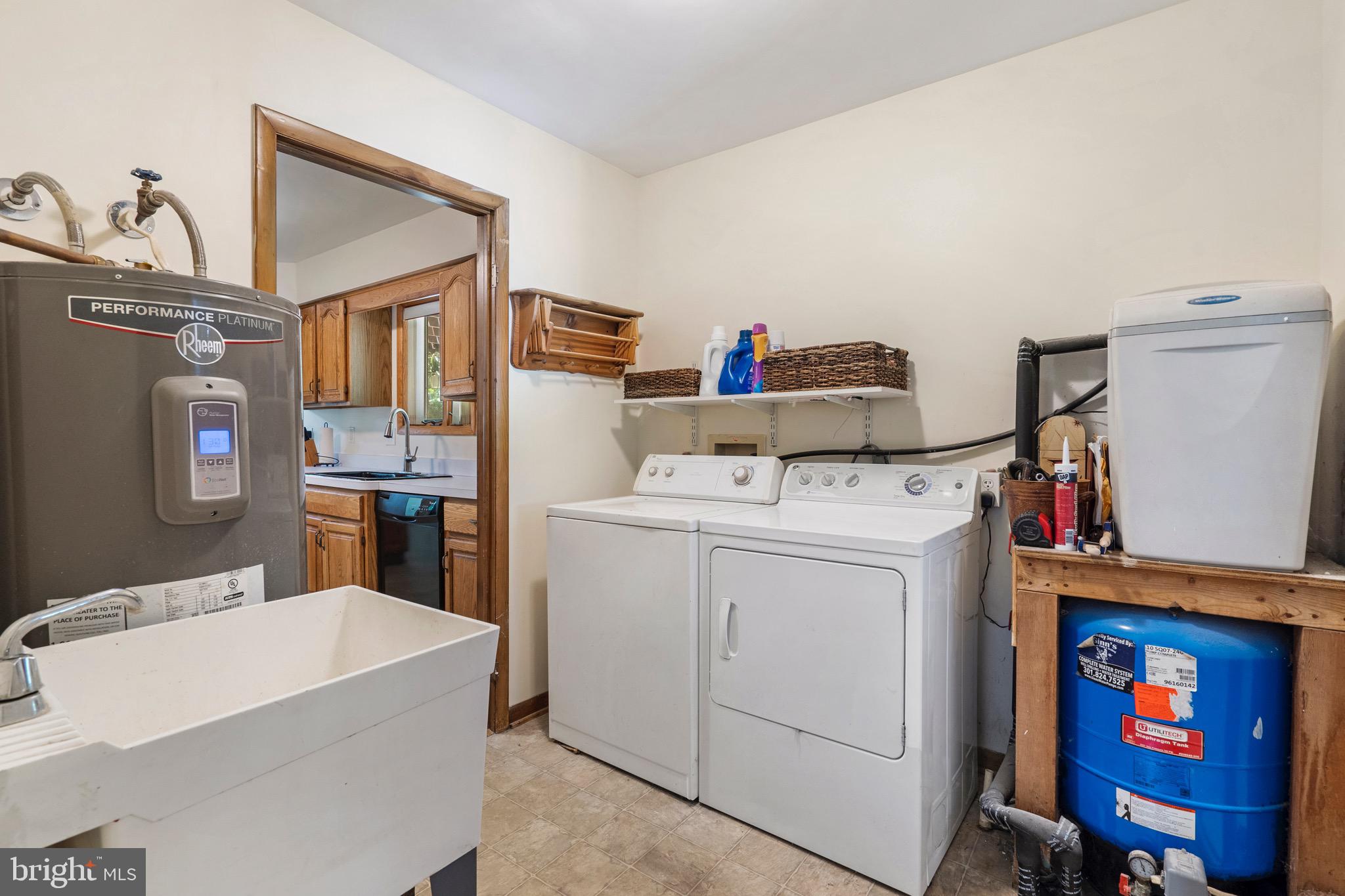 HONEYWOOD ON THE POTOMAC - Residential
