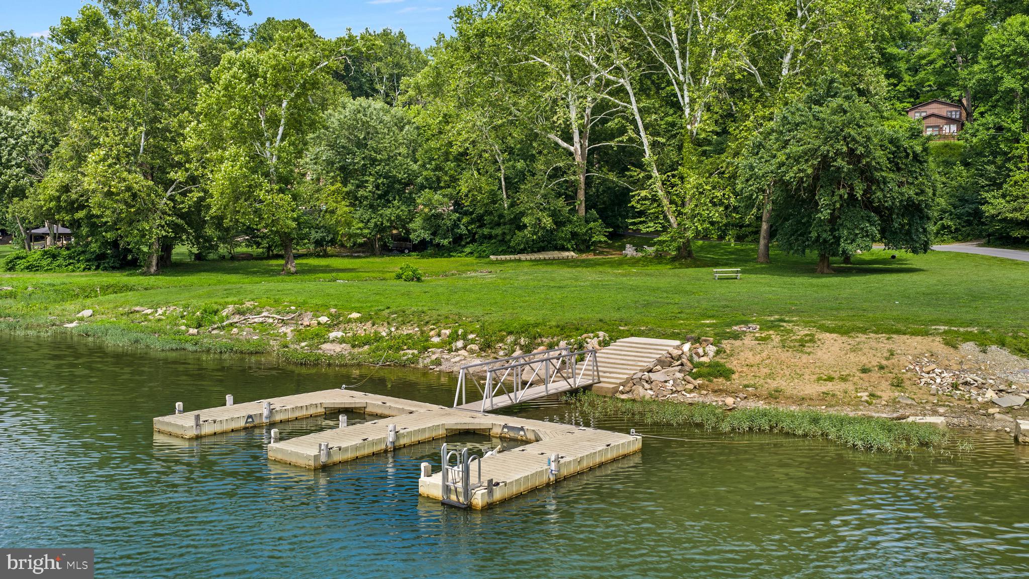HONEYWOOD ON THE POTOMAC - Residential