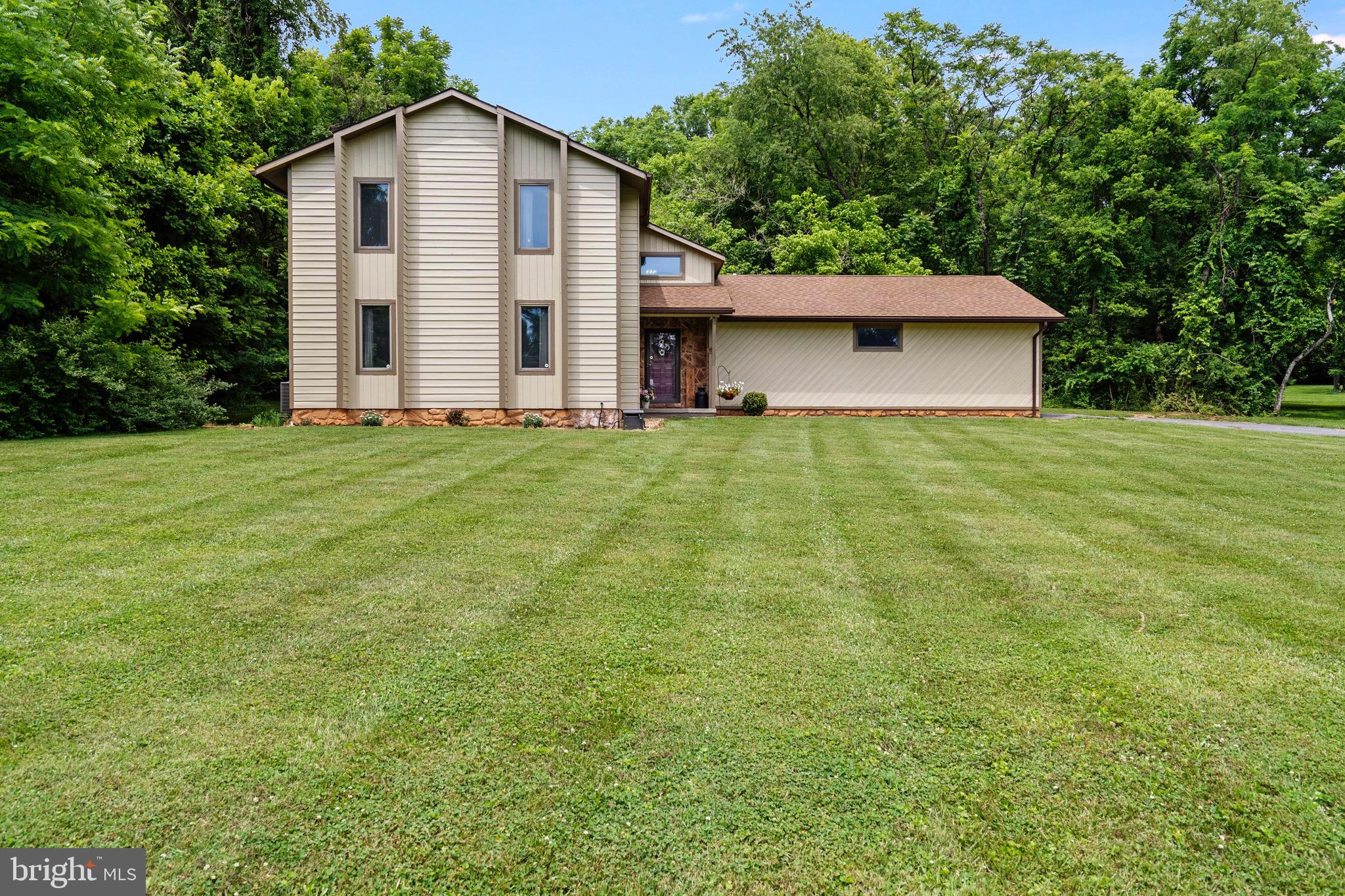 *Professional pics being uploaded soon * This is your chance to own a home in the desired Honeywood on the Potomac, granting you access to the Potomac River. Living here will also give you access to a community swimming pool, tennis courts, boat ramp, and more! Live here year-round or enjoy as your weekend retreat! This home boasts 2 large bedrooms, 2.5 baths and a deck off the master to enjoy your morning coffee amongst wildlife. The master bath has new tub, shower and sinks. It sits on almost 2 acres giving you plenty of yard space to entertain this summer. The house was just freshly painted on both the inside and the outside! New roof and gutters in 2019, new well pump in 2022, and new downstairs ac unit 2024. You're not going to want to miss this one!