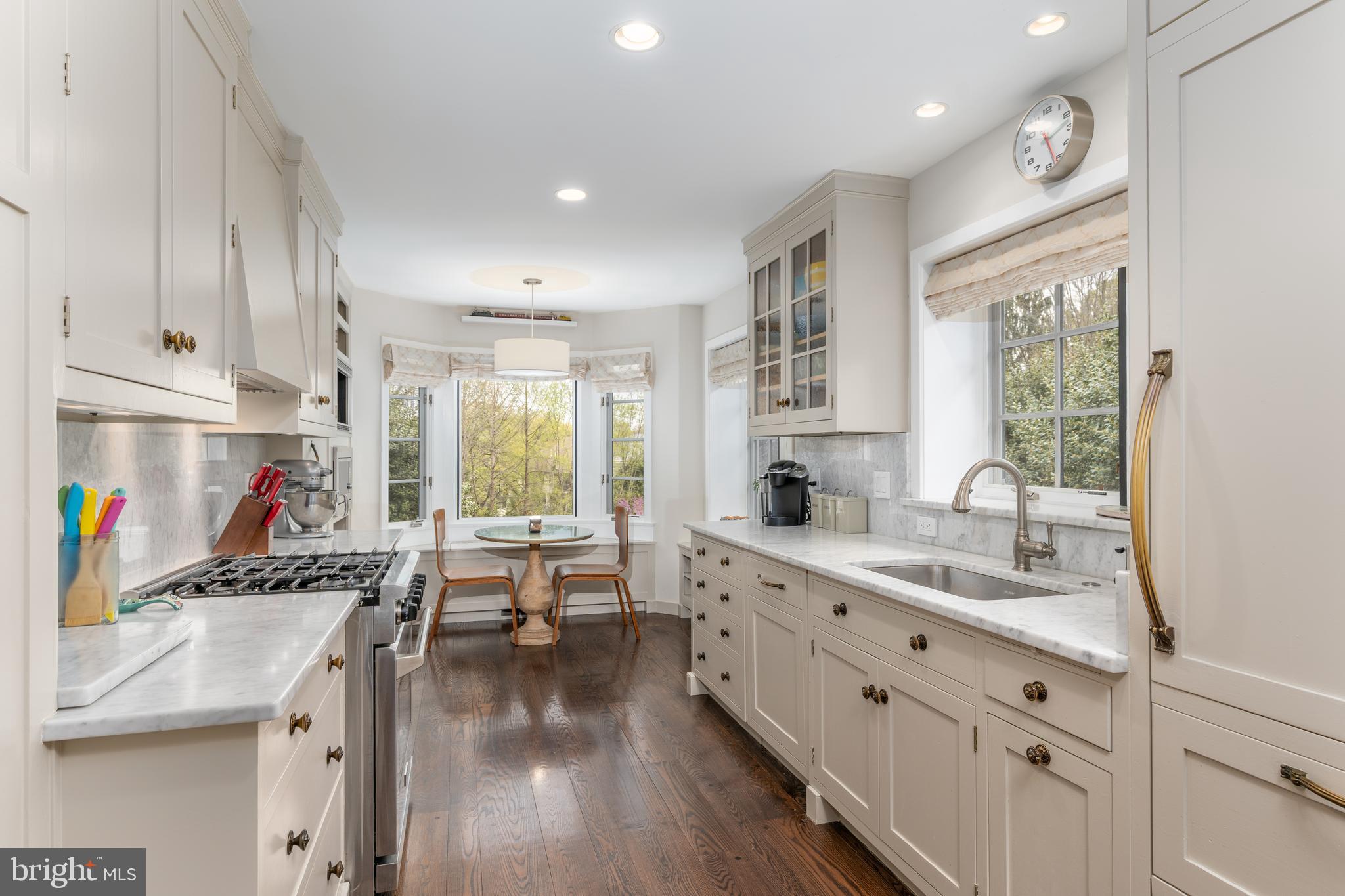 COUNTRY CLUB HILLS - Residential