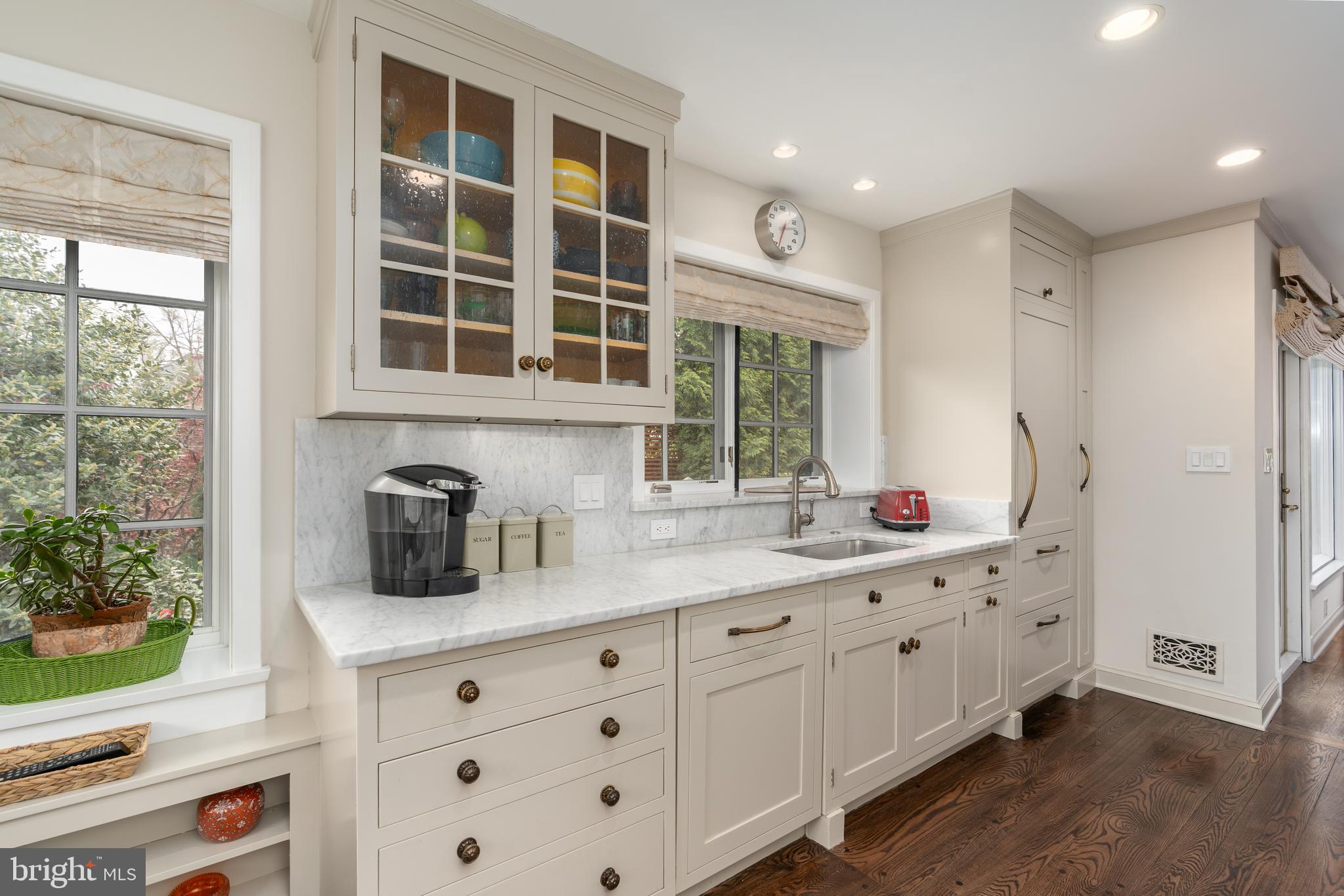 COUNTRY CLUB HILLS - Residential