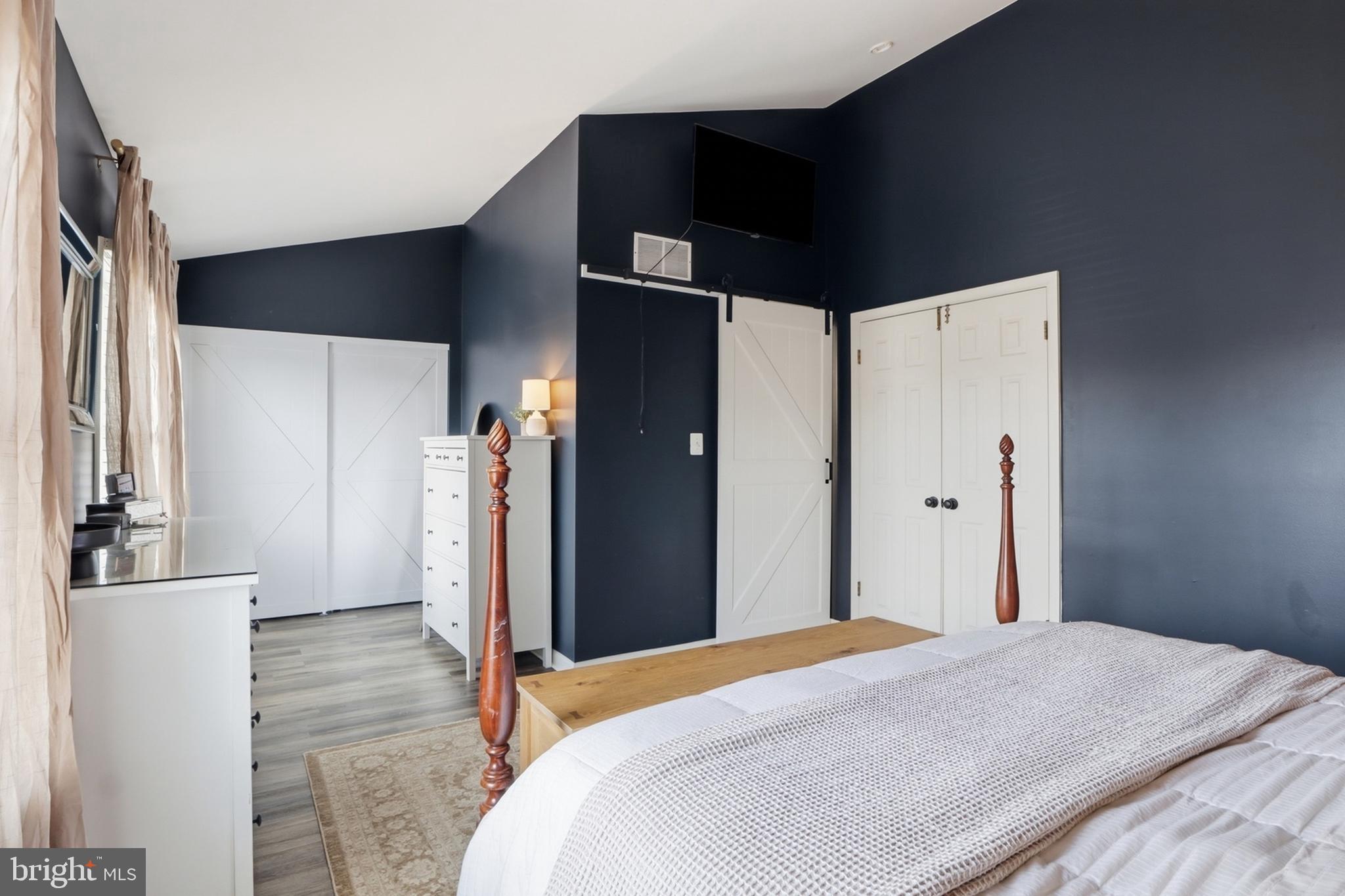 SOUTH HAMPTON - Residential