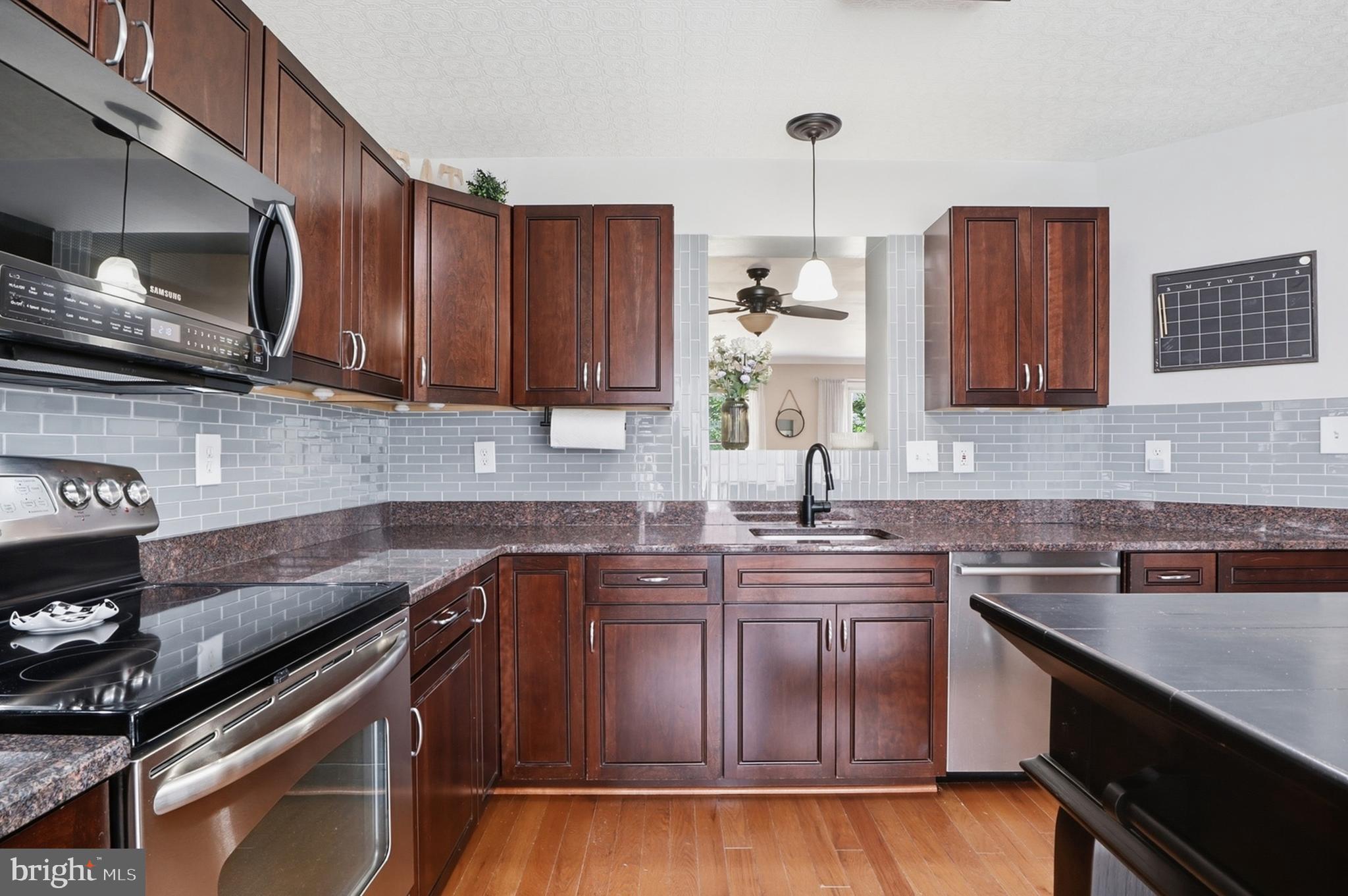 SOUTH HAMPTON - Residential