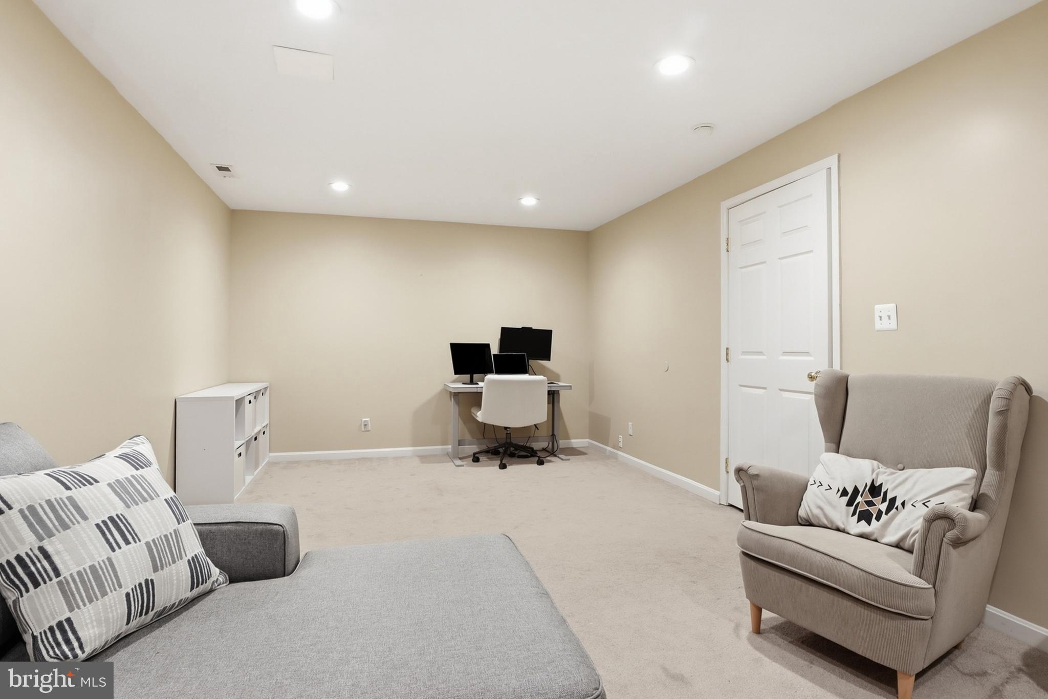 SOUTH HAMPTON - Residential