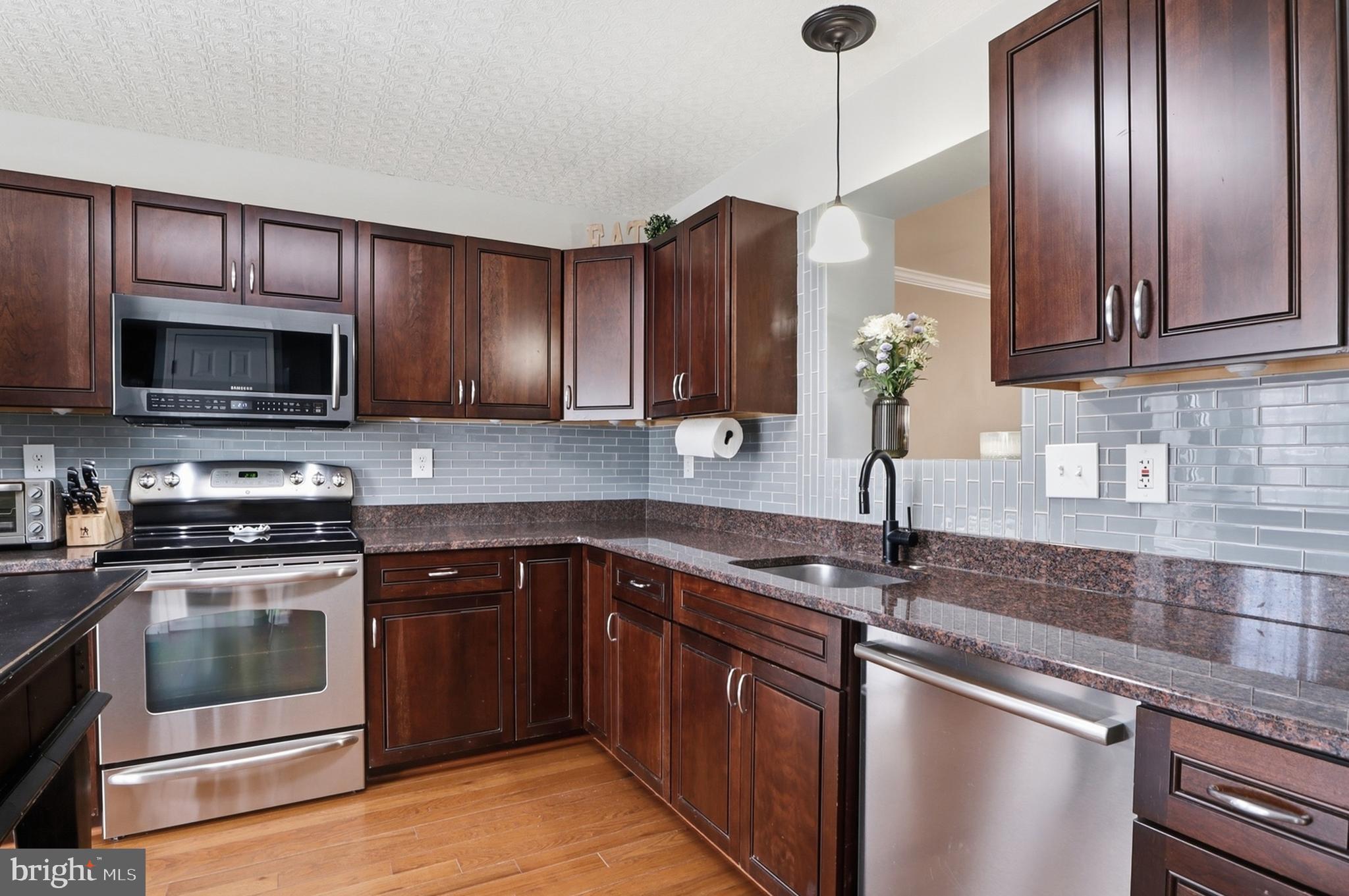 SOUTH HAMPTON - Residential