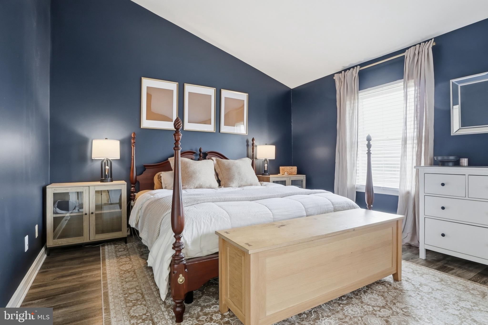 SOUTH HAMPTON - Residential