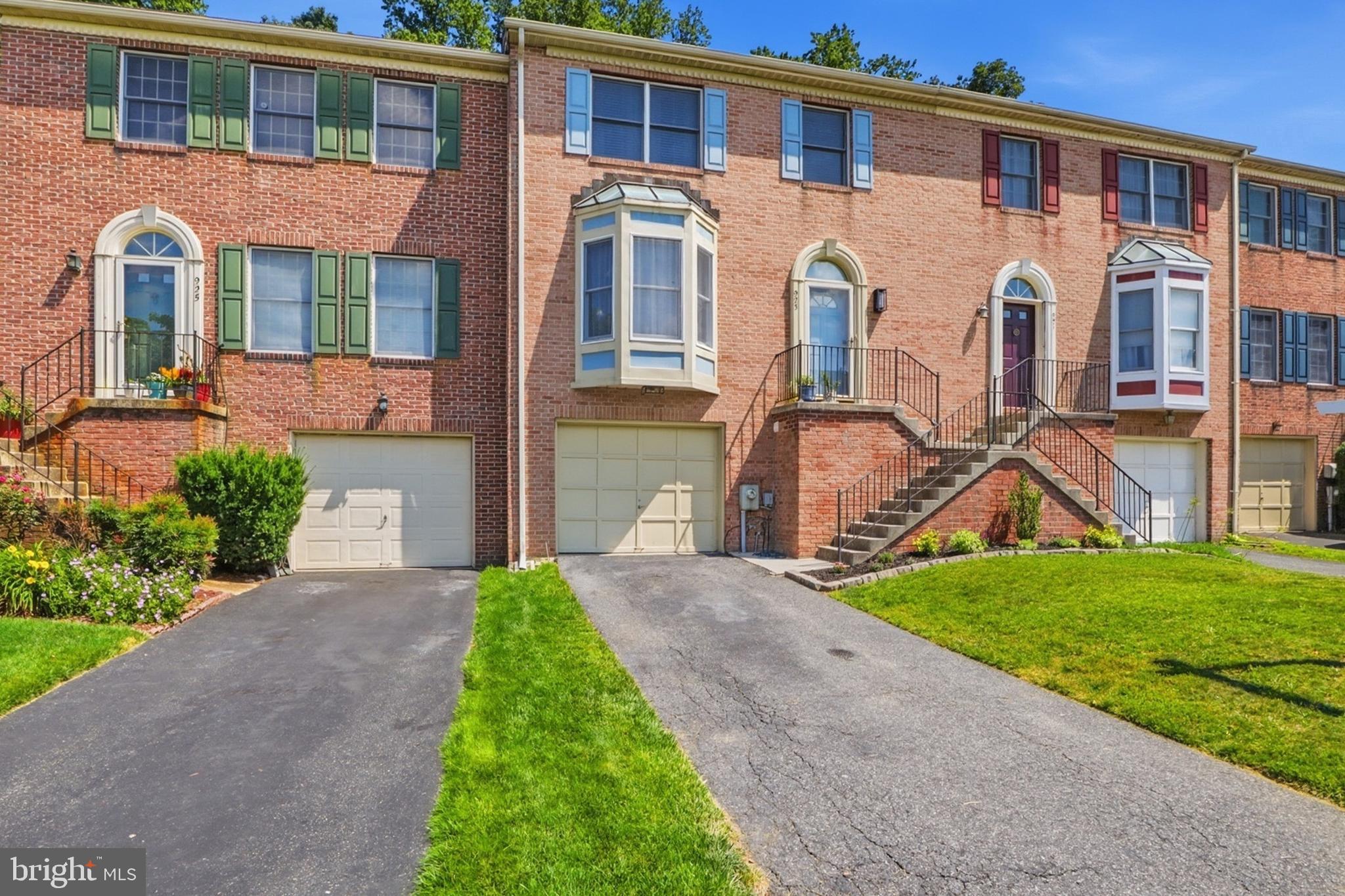 SOUTH HAMPTON - Residential